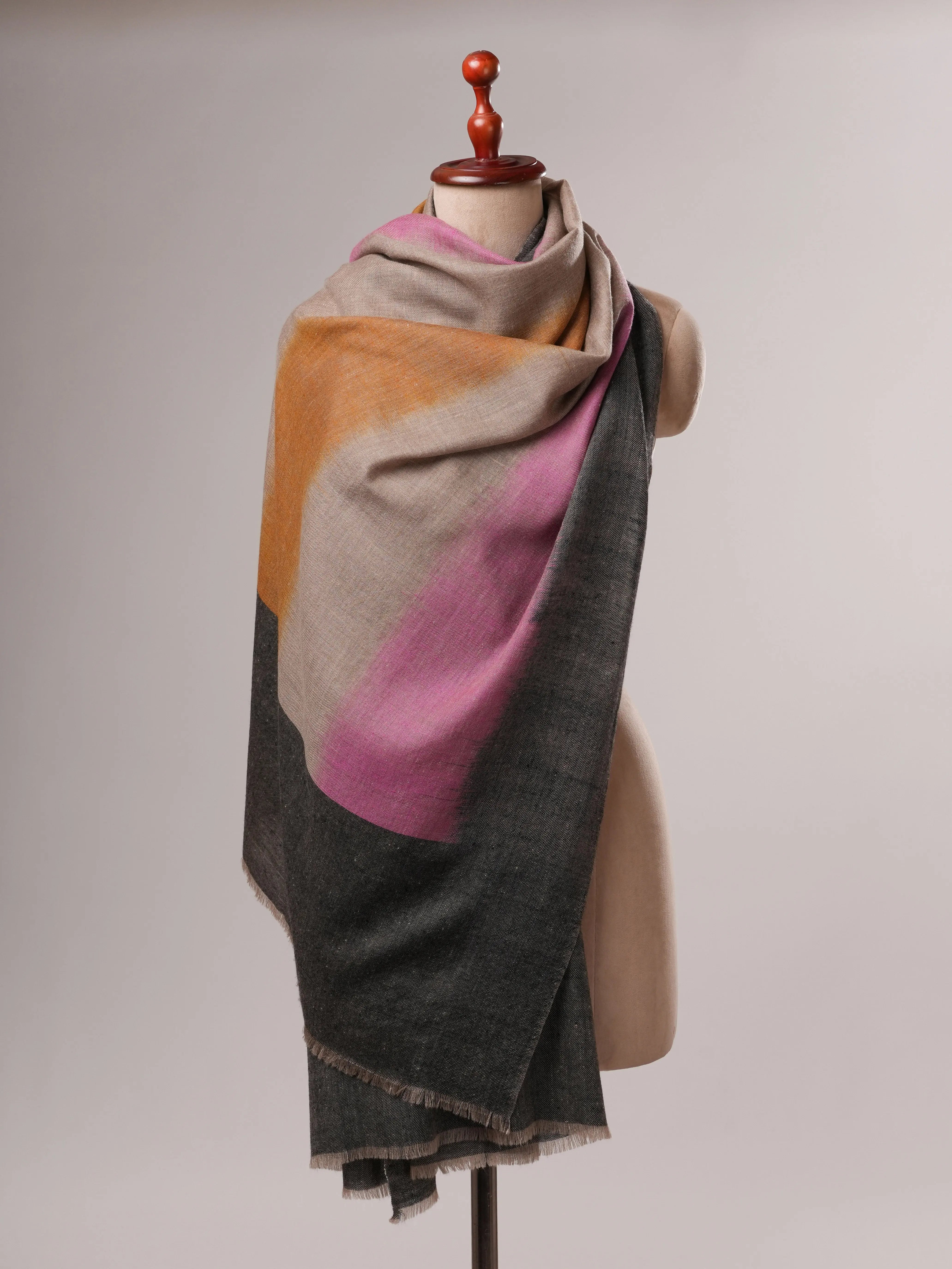 Artisan Yapımı İkat Pashmina Şal Hafif ve Sıcak Tutar