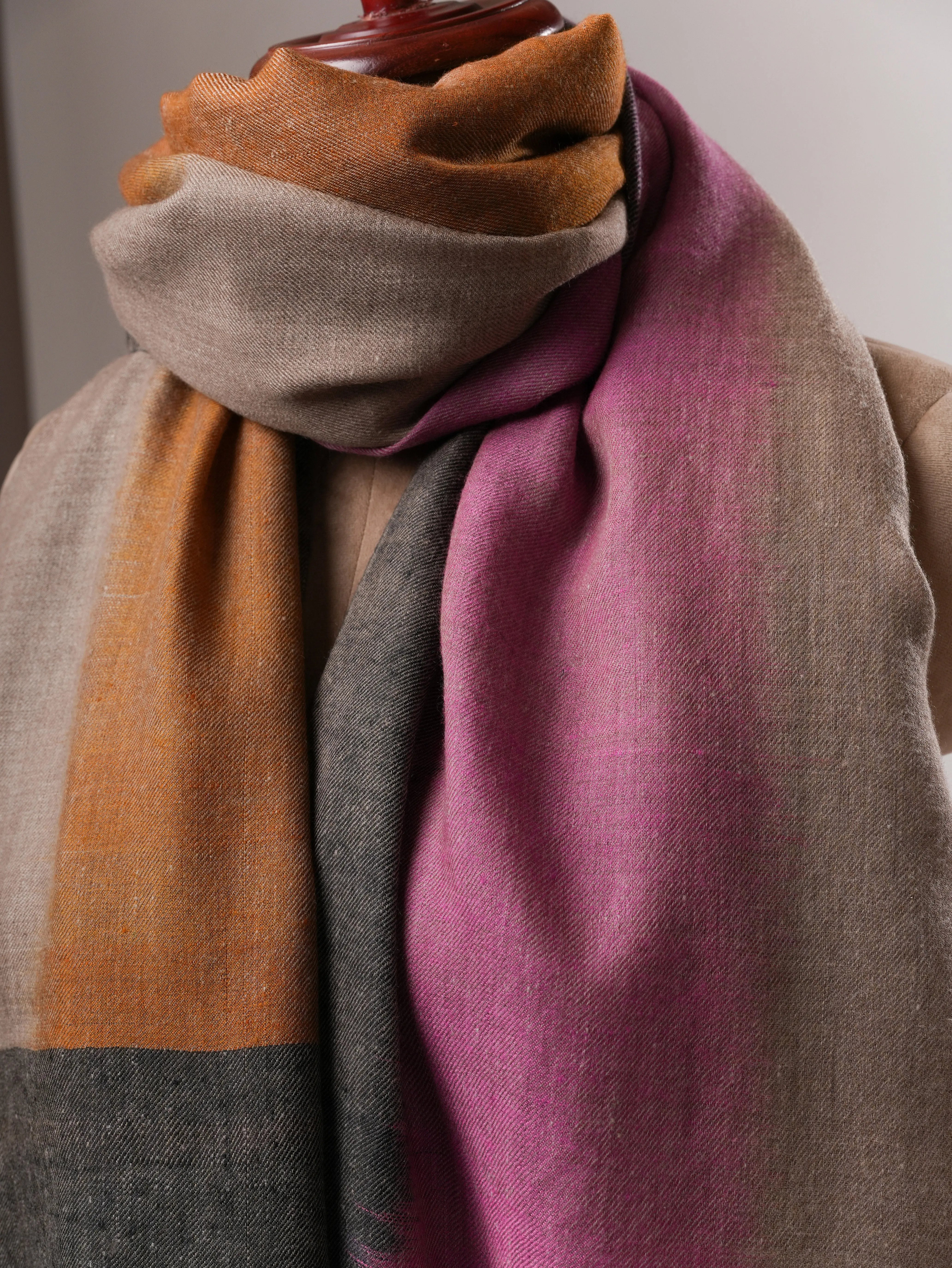 Artisan Yapımı İkat Pashmina Şal Hafif ve Sıcak Tutar