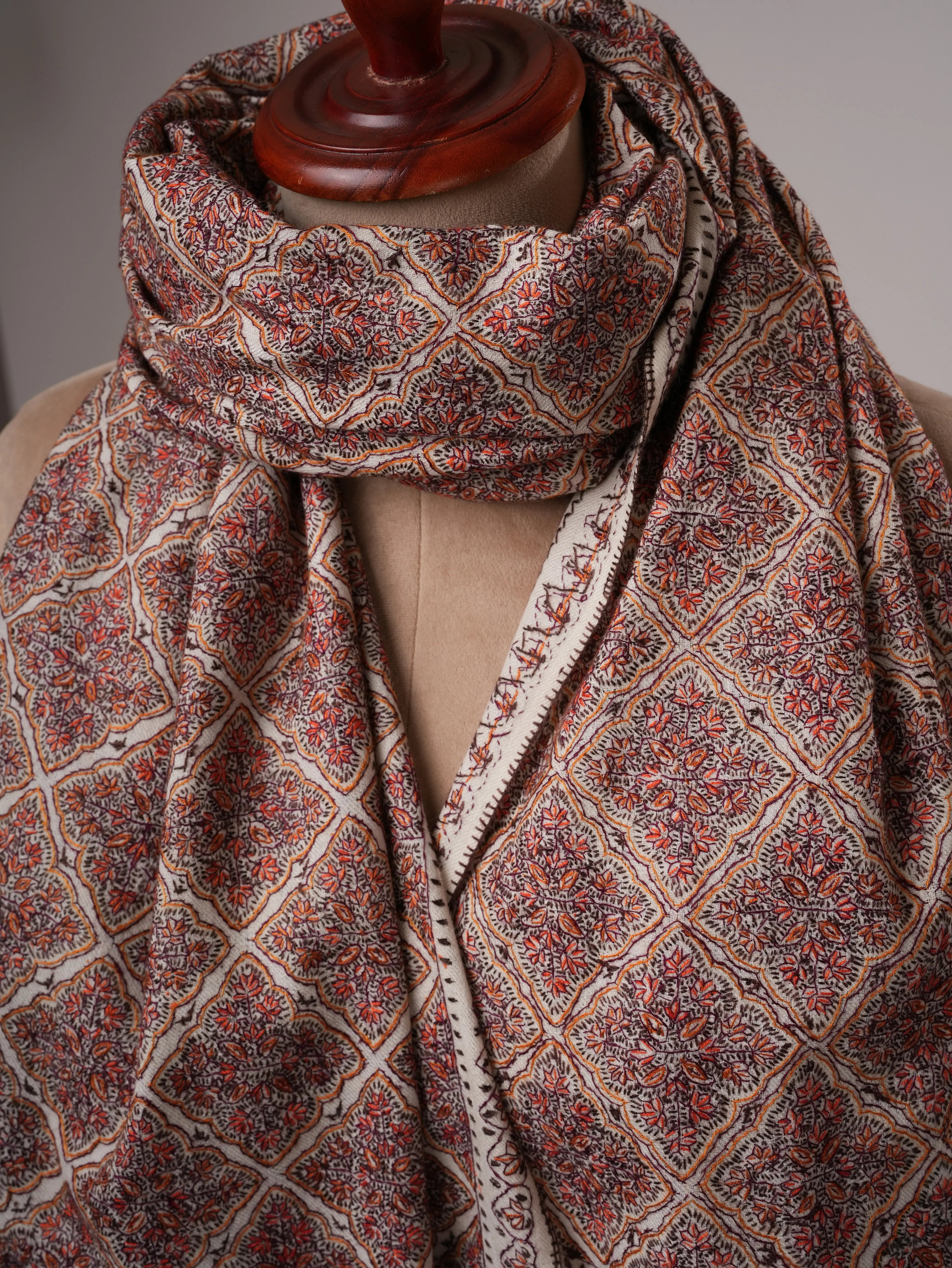 Fine Wool White Shawl with Handcrafted Jamavar Embroidery Shahkaar