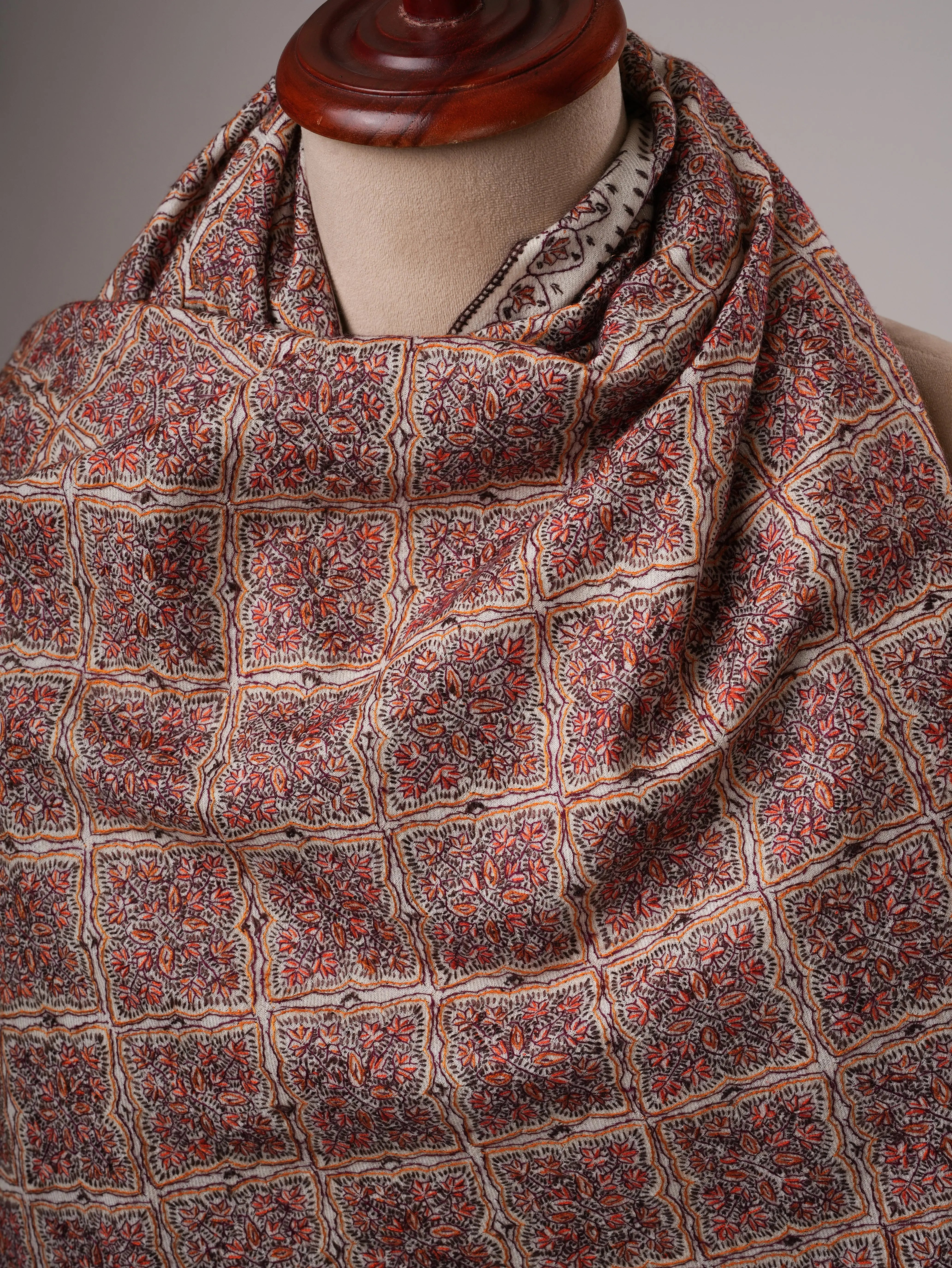 Fine Wool White Shawl with Handcrafted Jamavar Embroidery Shahkaar