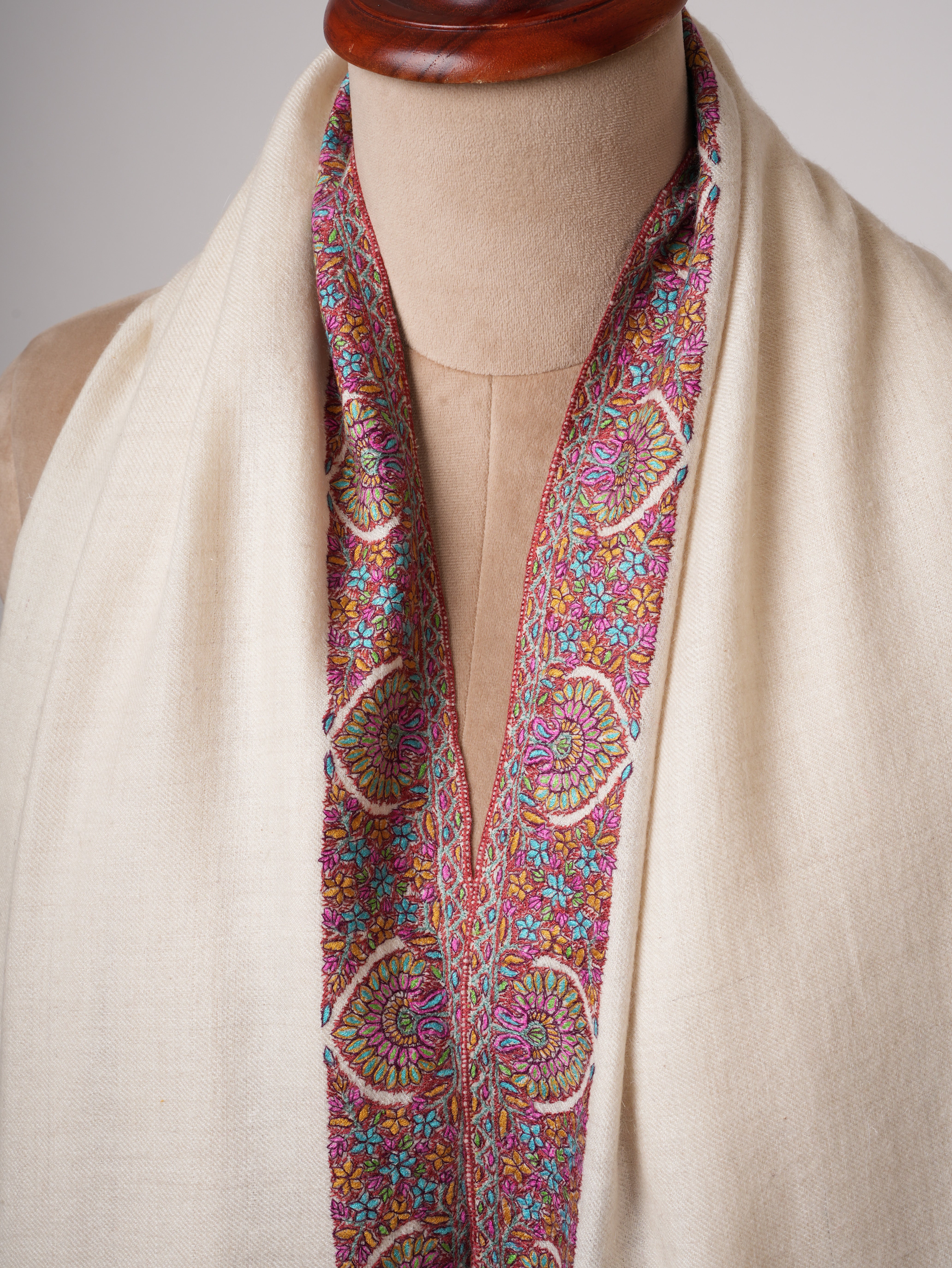 GI認定象牙Pashmina Shawl - Neemdaursozni刺繍入りの携帯電話