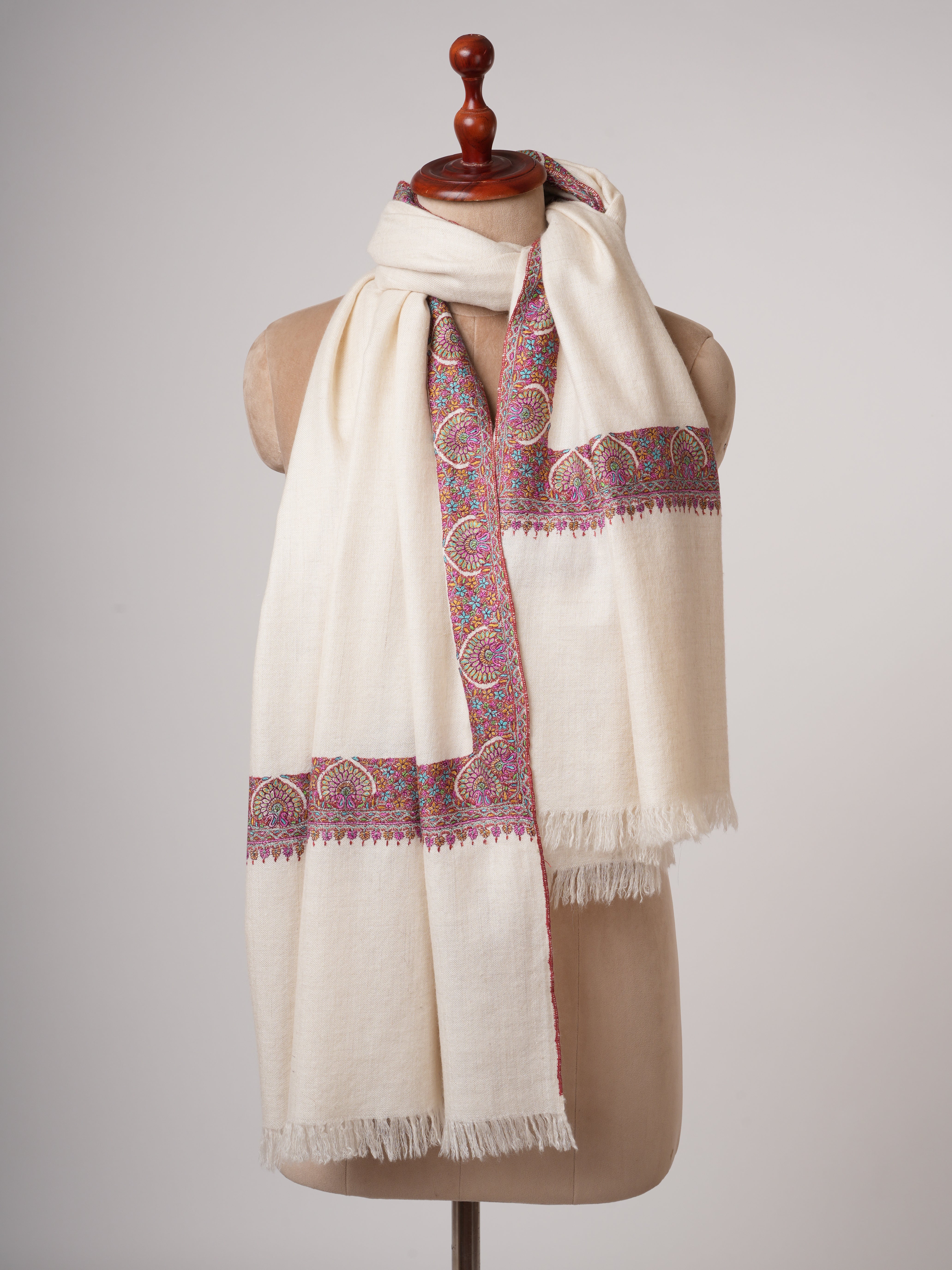 GI認定象牙Pashmina Shawl - Neemdaursozni刺繍入りの携帯電話