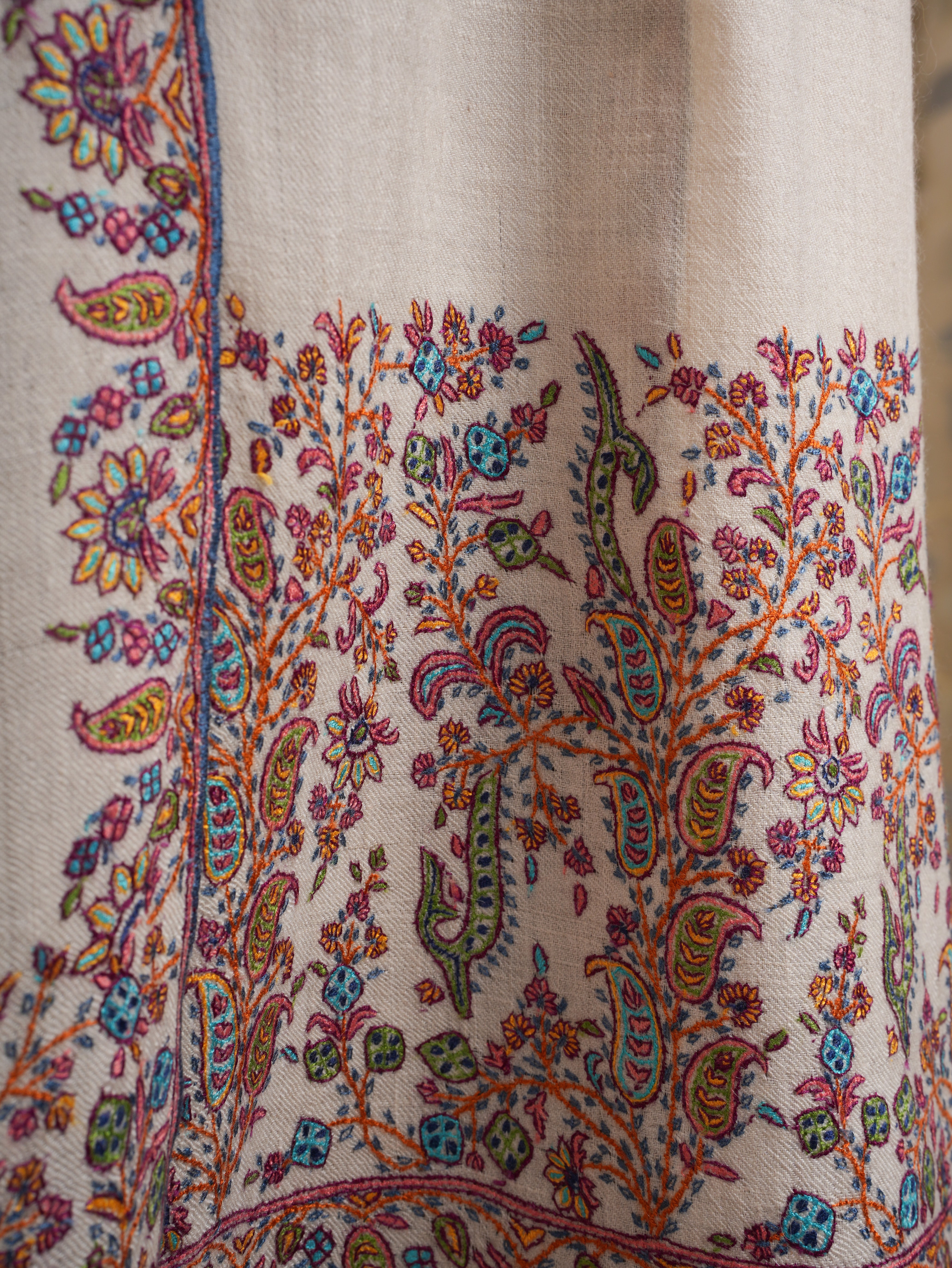 Ivory Pashmina Shawl with Paisley Embroidered Palla