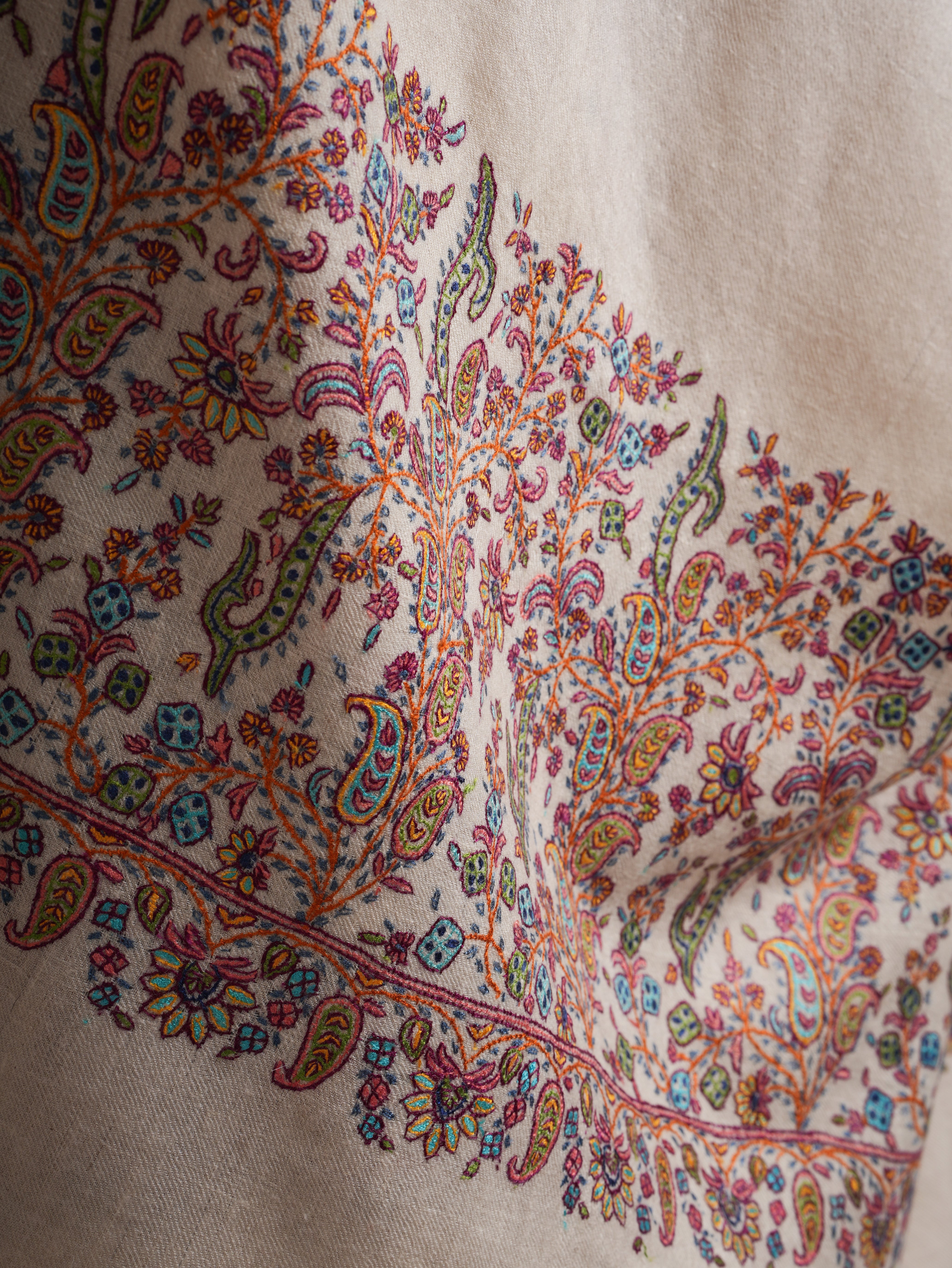 Ivory Pashmina Shawl with Paisley Embroidered Palla