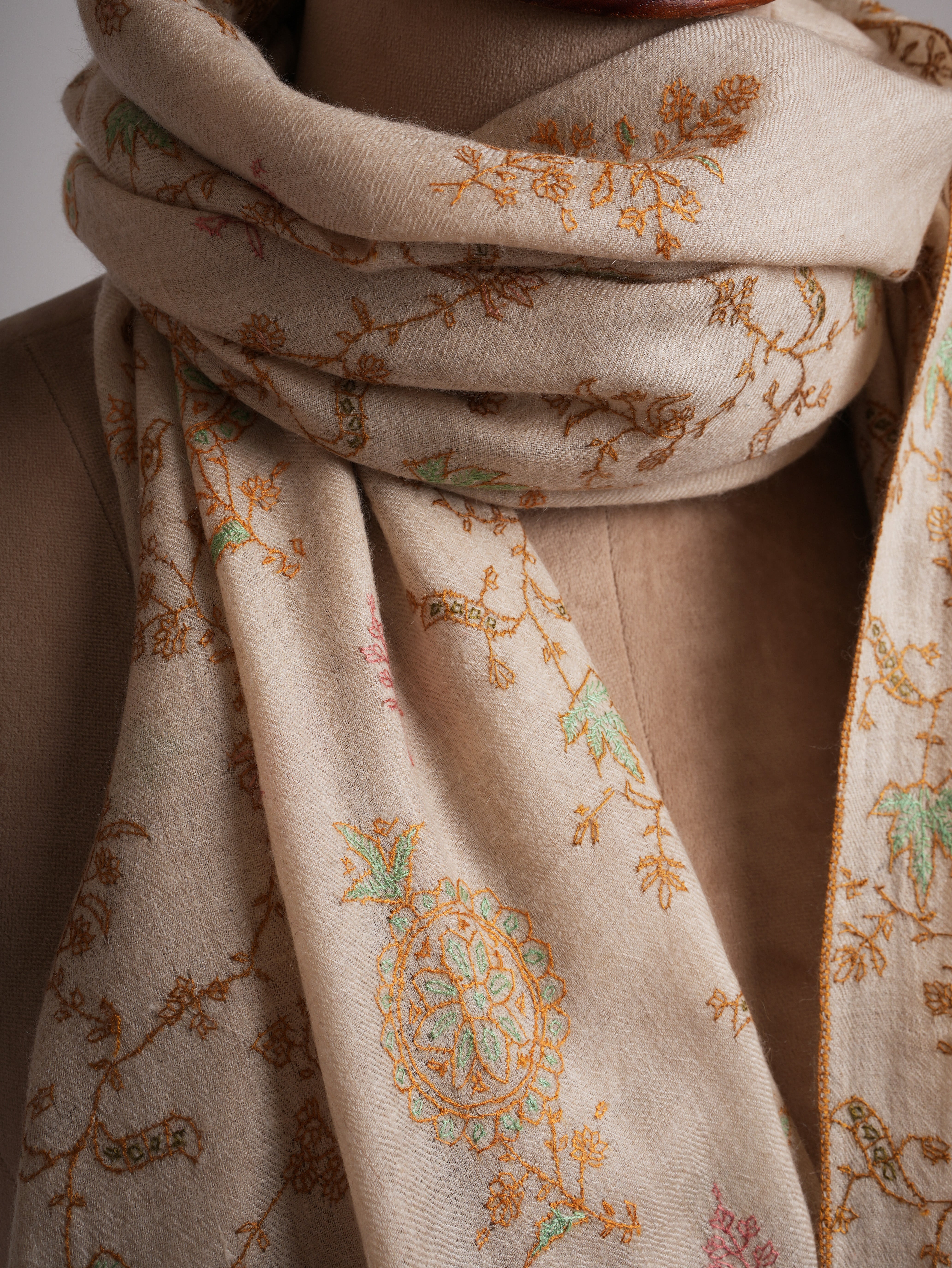 Off white Cashmere Stole Khatras Embroidered Bute