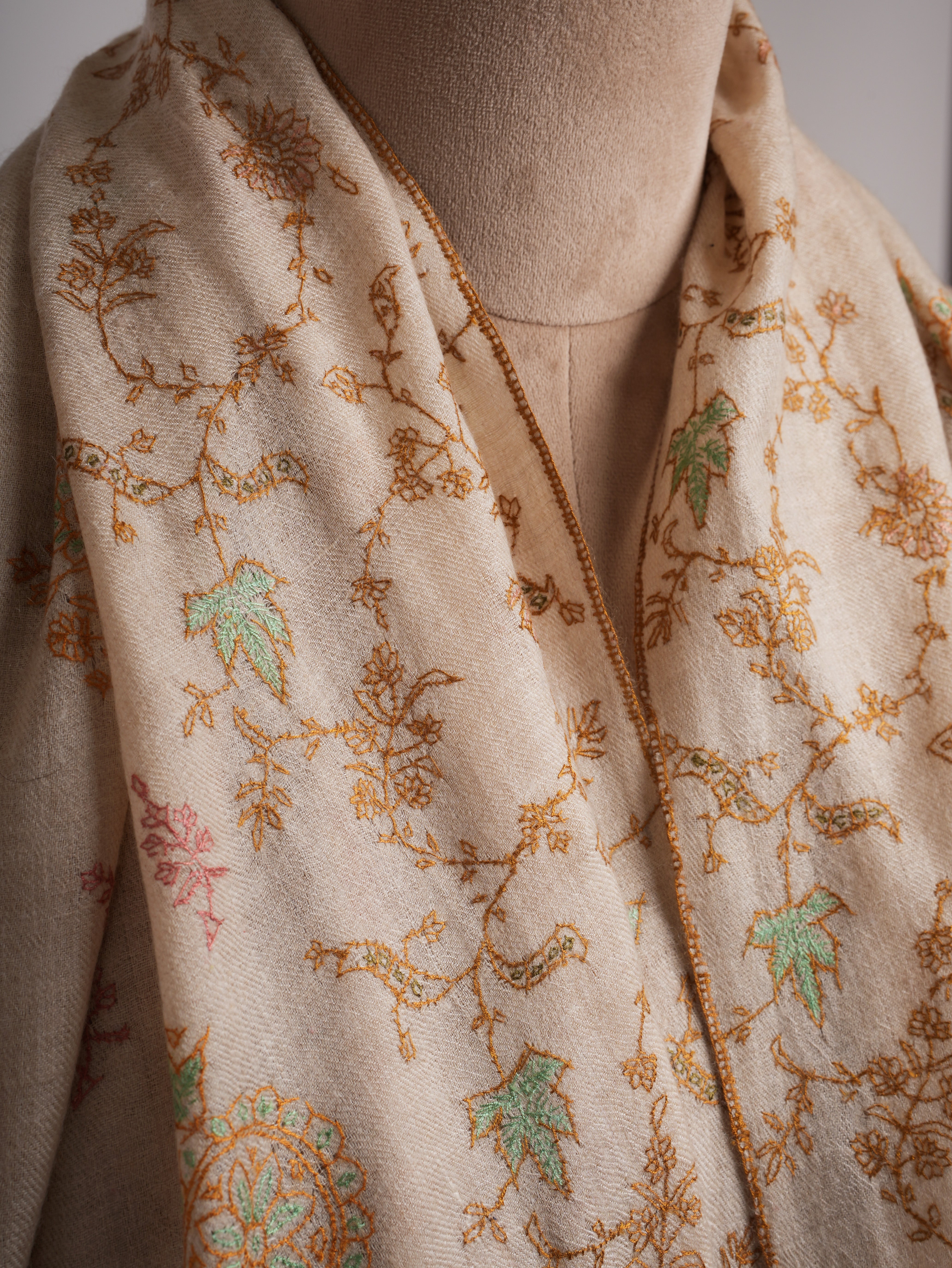 Off white Cashmere Stole Khatras Embroidered Bute