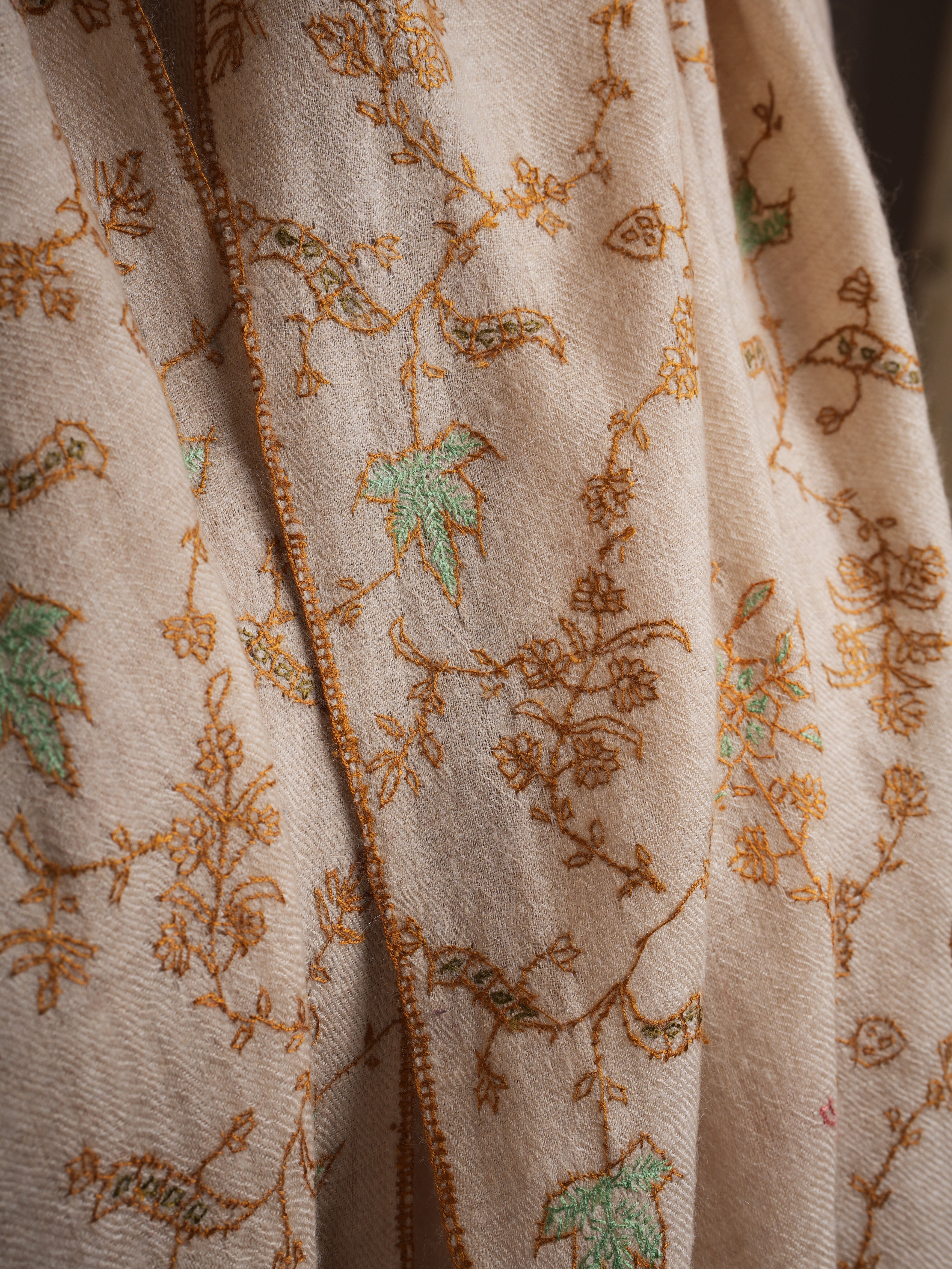 Off white Cashmere Stole Khatras Embroidered Bute