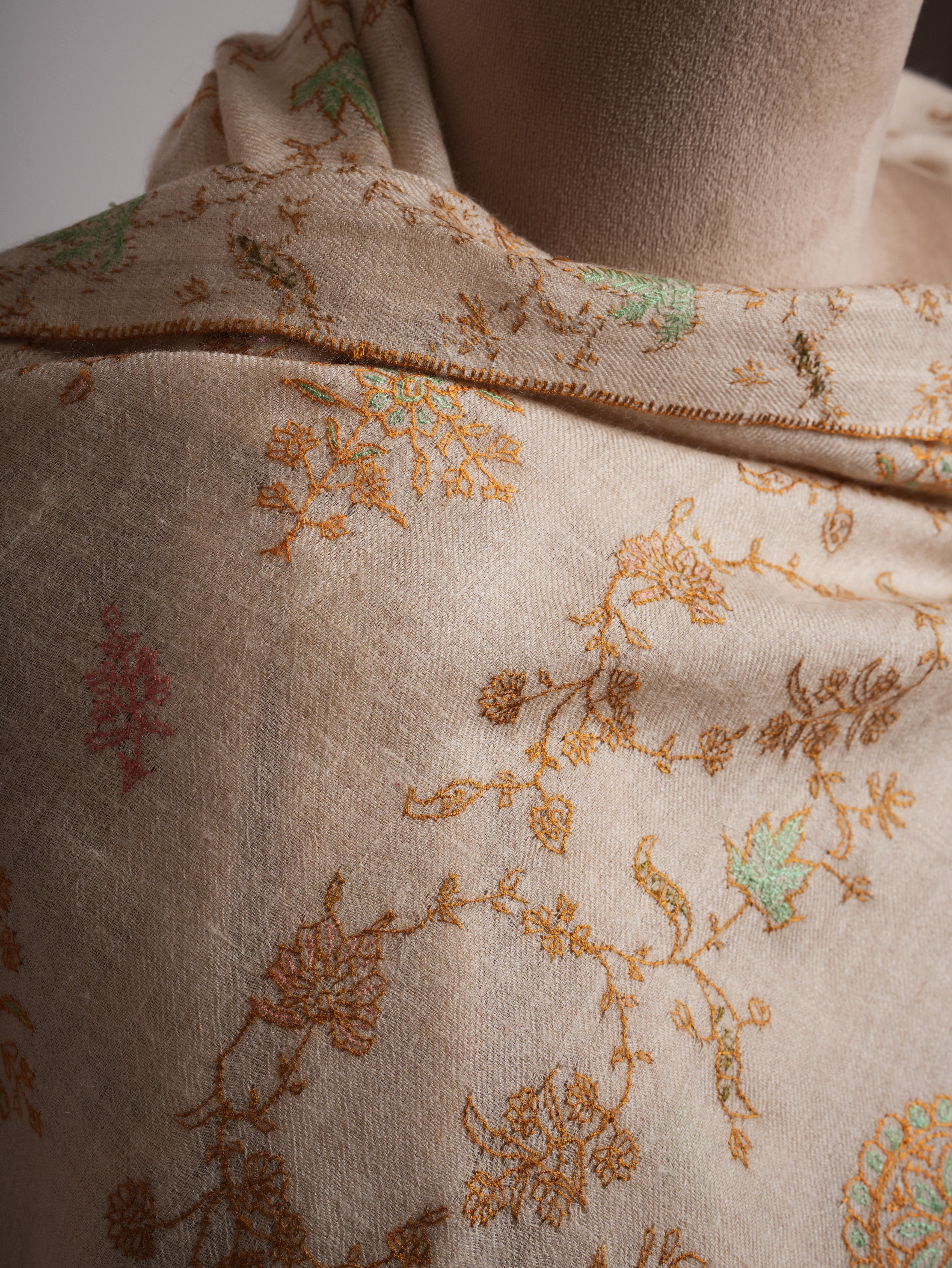 Off white Cashmere Stole Khatras Embroidered Bute