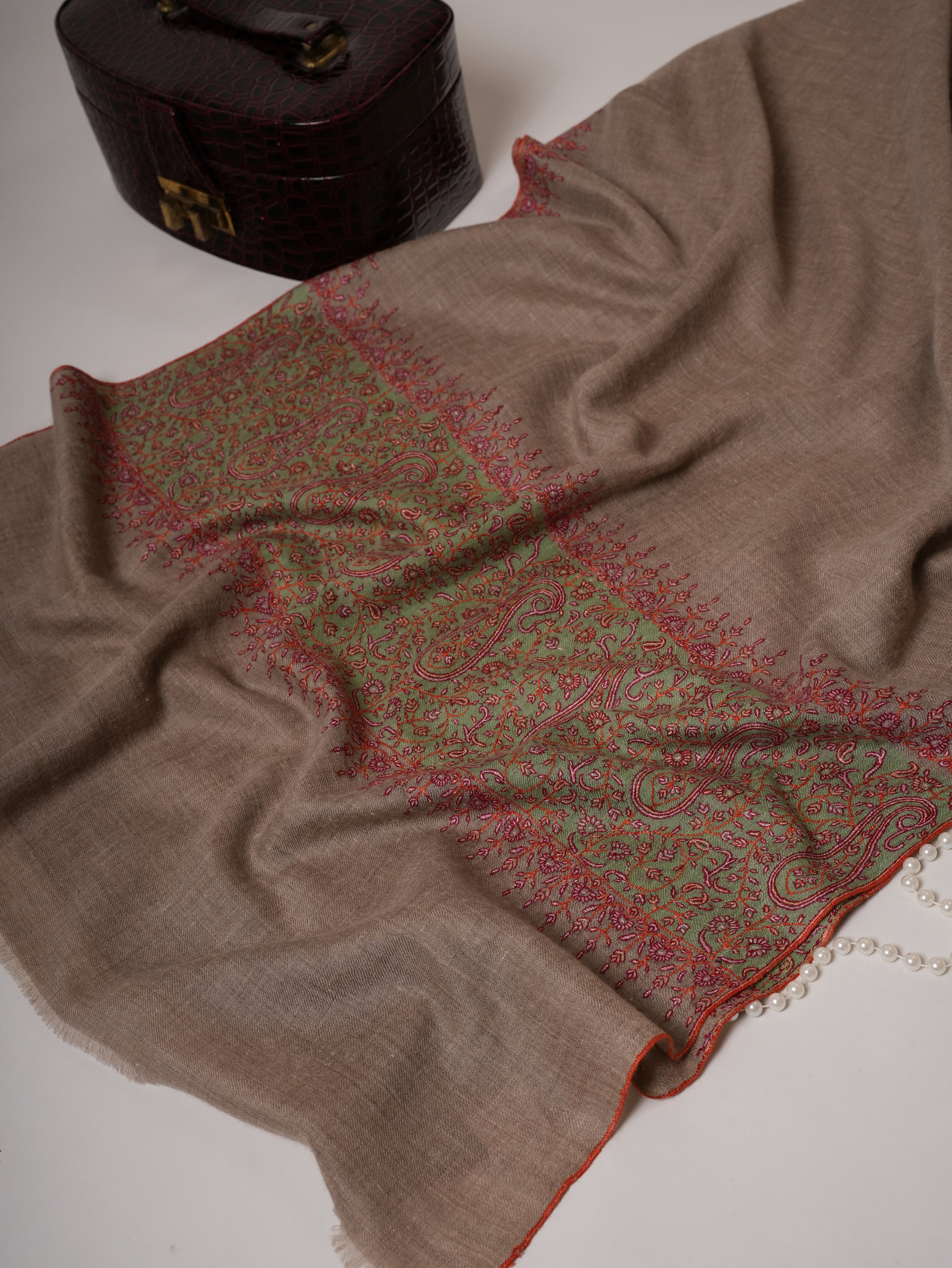 Luxurious Natural Grey Cashmere Wrap with Contrast Palla Detailing Shahkaar