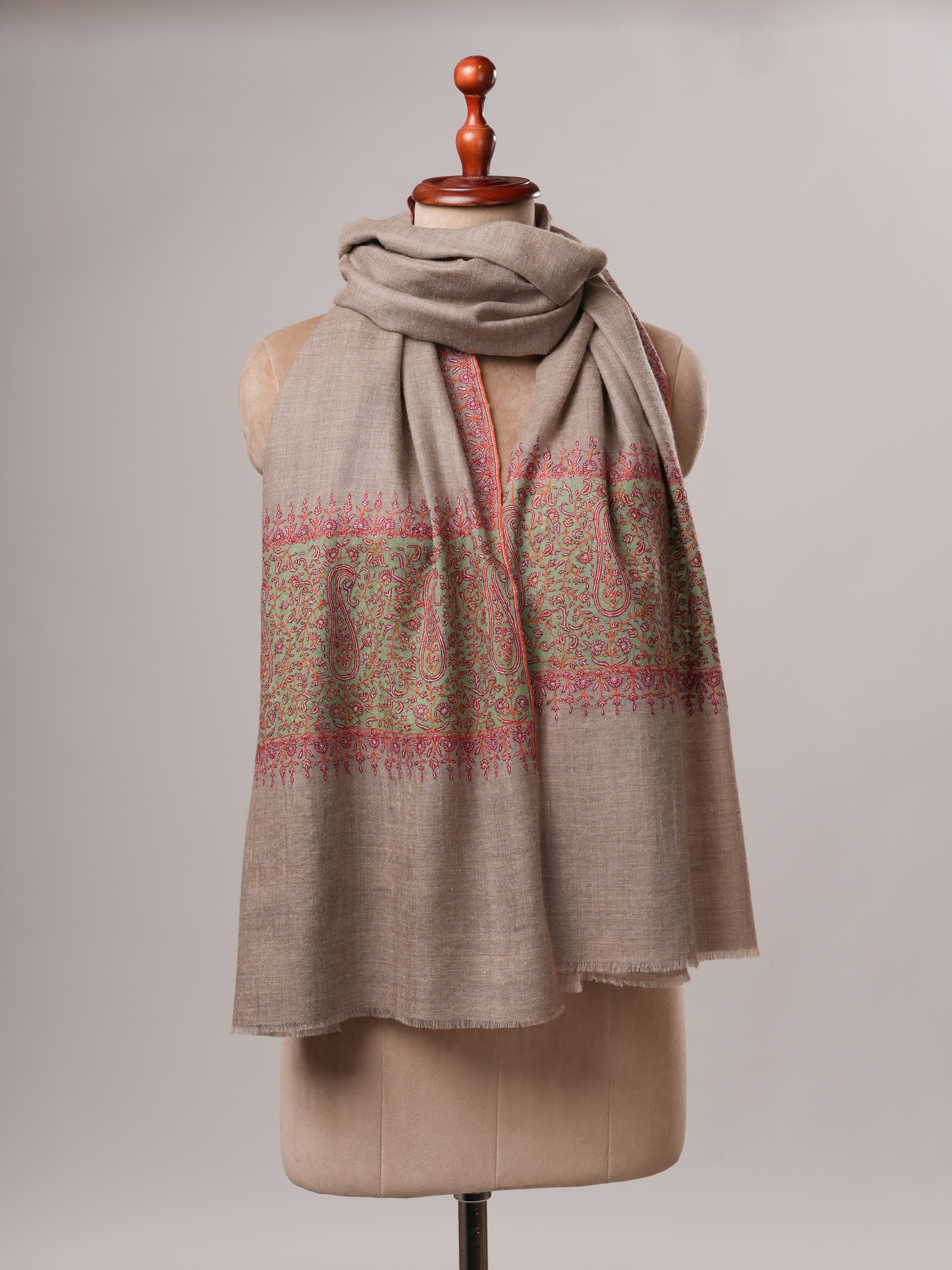 Luxurious Natural Grey Cashmere Wrap with Contrast Palla Detailing Shahkaar