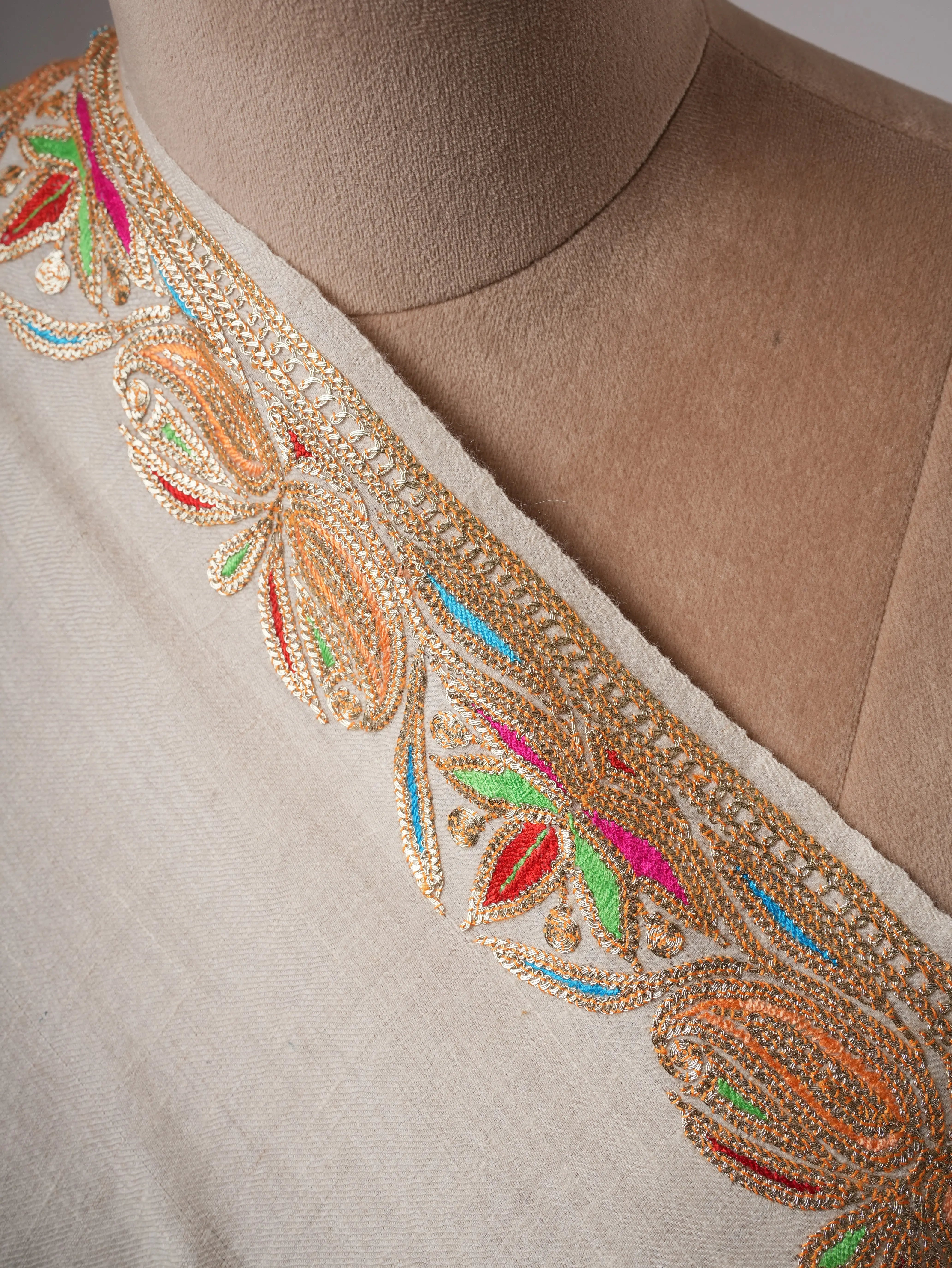 Ivory Daur Dar Pashmina Shawl with Gold Tilla and Sozni Hand Embroidery Shahkaar