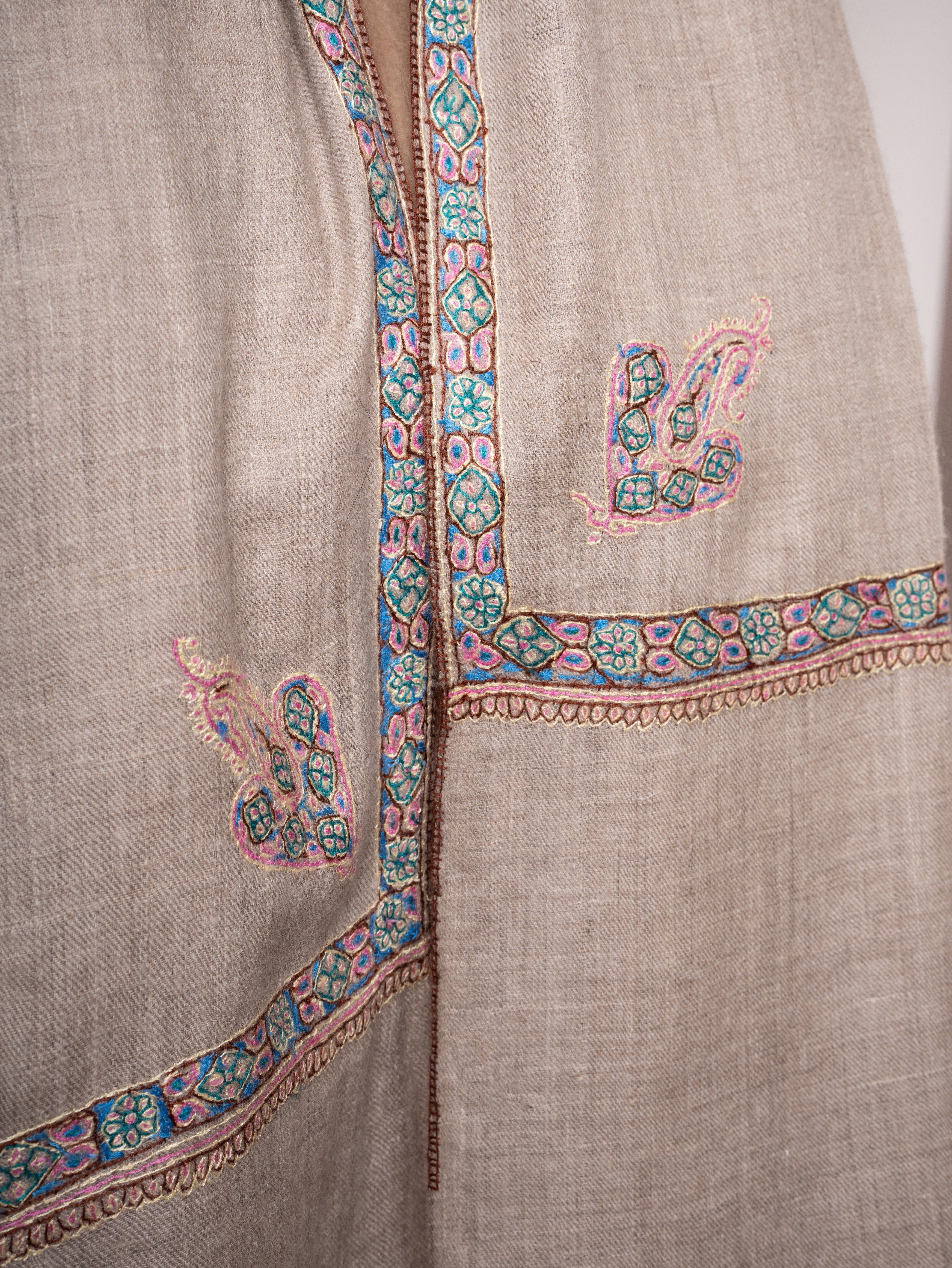 Natural Beige Handloomed Pashmina Shawl Hashia Border & Corner Motif Embroidery Shahkaar