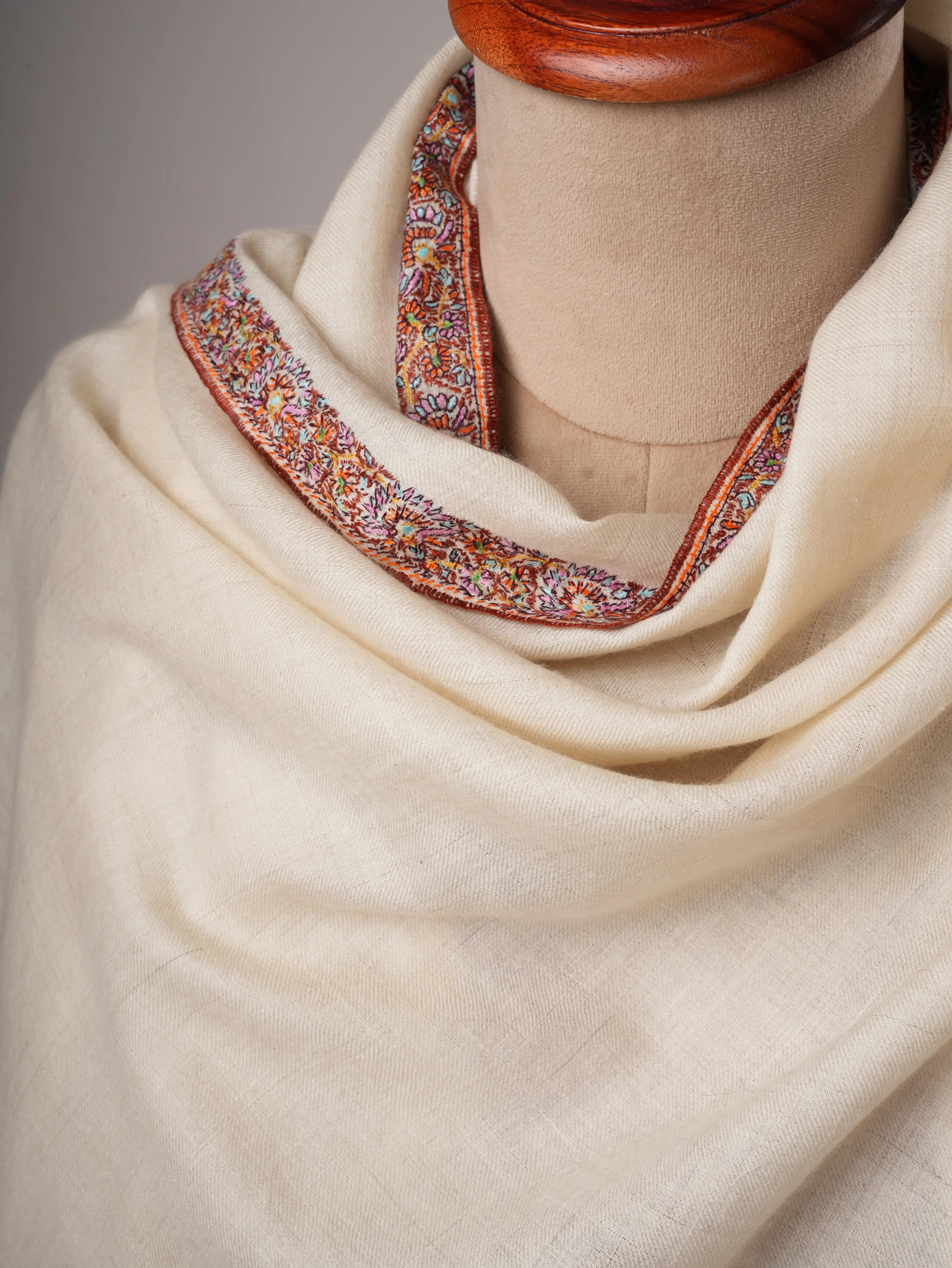Ivory Hashia Embroidered Kashmiri Pashmina Shawl – Elegant Timeless Wrap Shahkaar