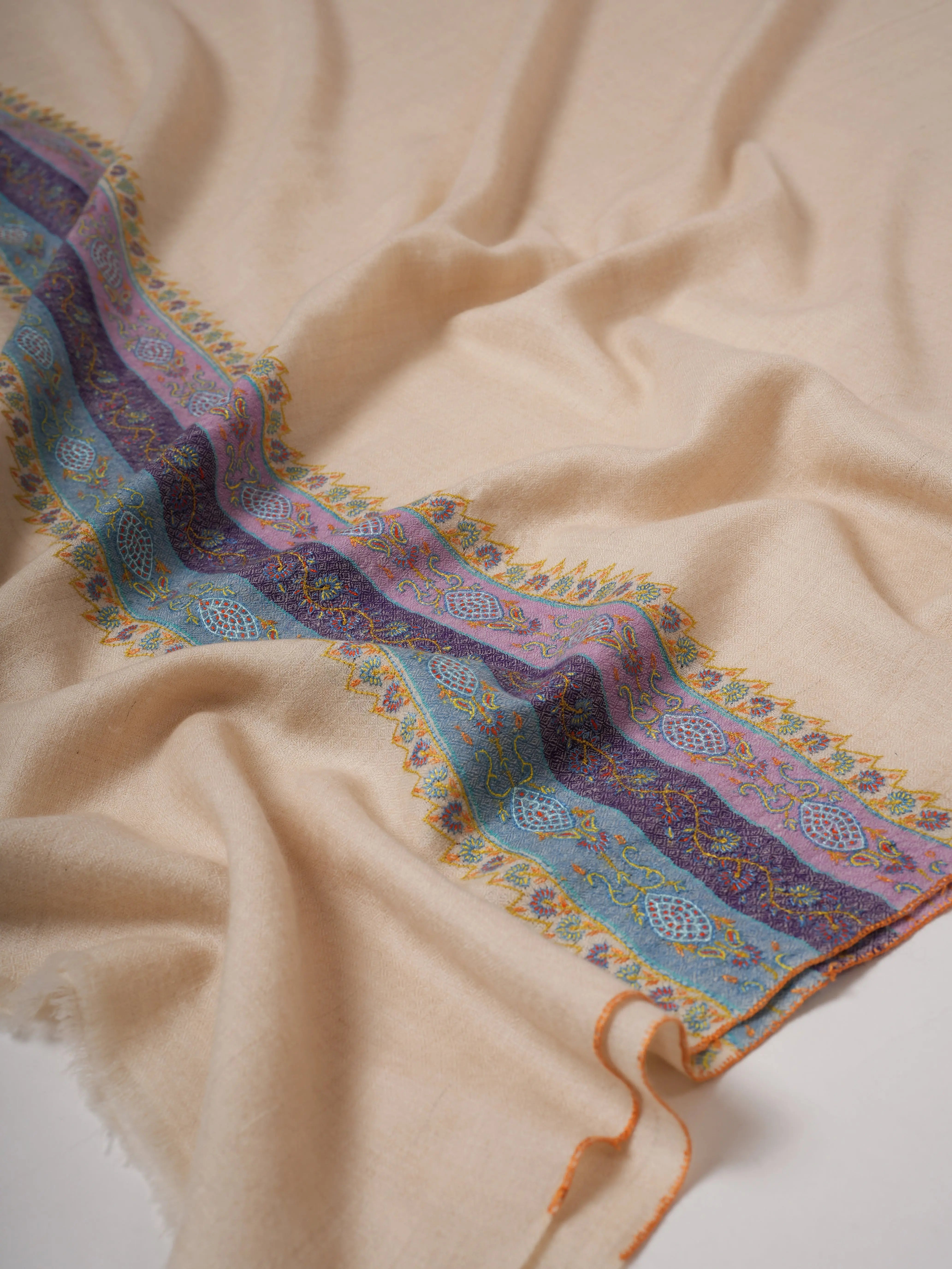 Ivory Pashmina Shawl – Handwoven with Sozni Embroidery Shahkaar