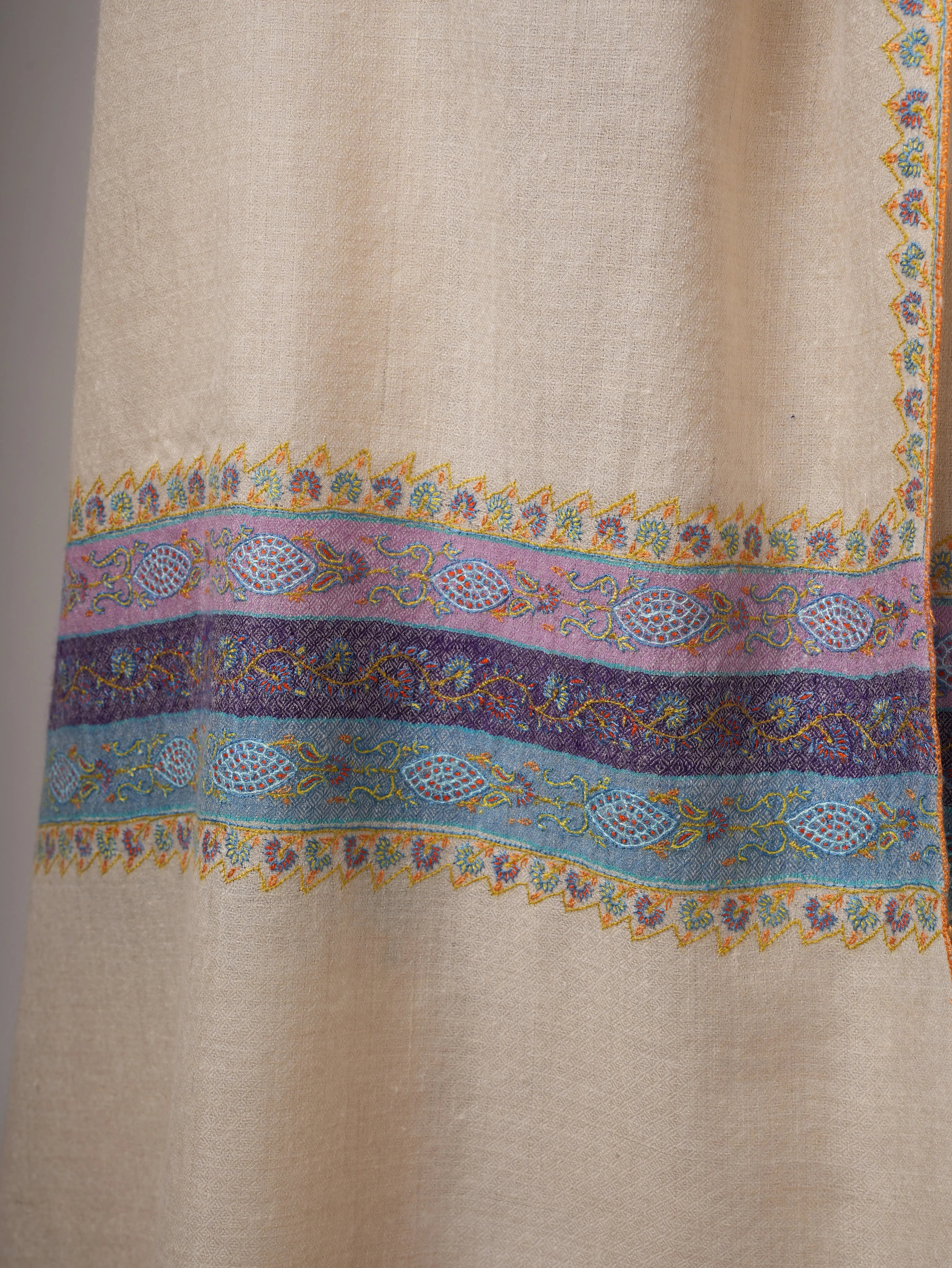 Ivory Pashmina Shawl – Handwoven with Sozni Embroidery Shahkaar