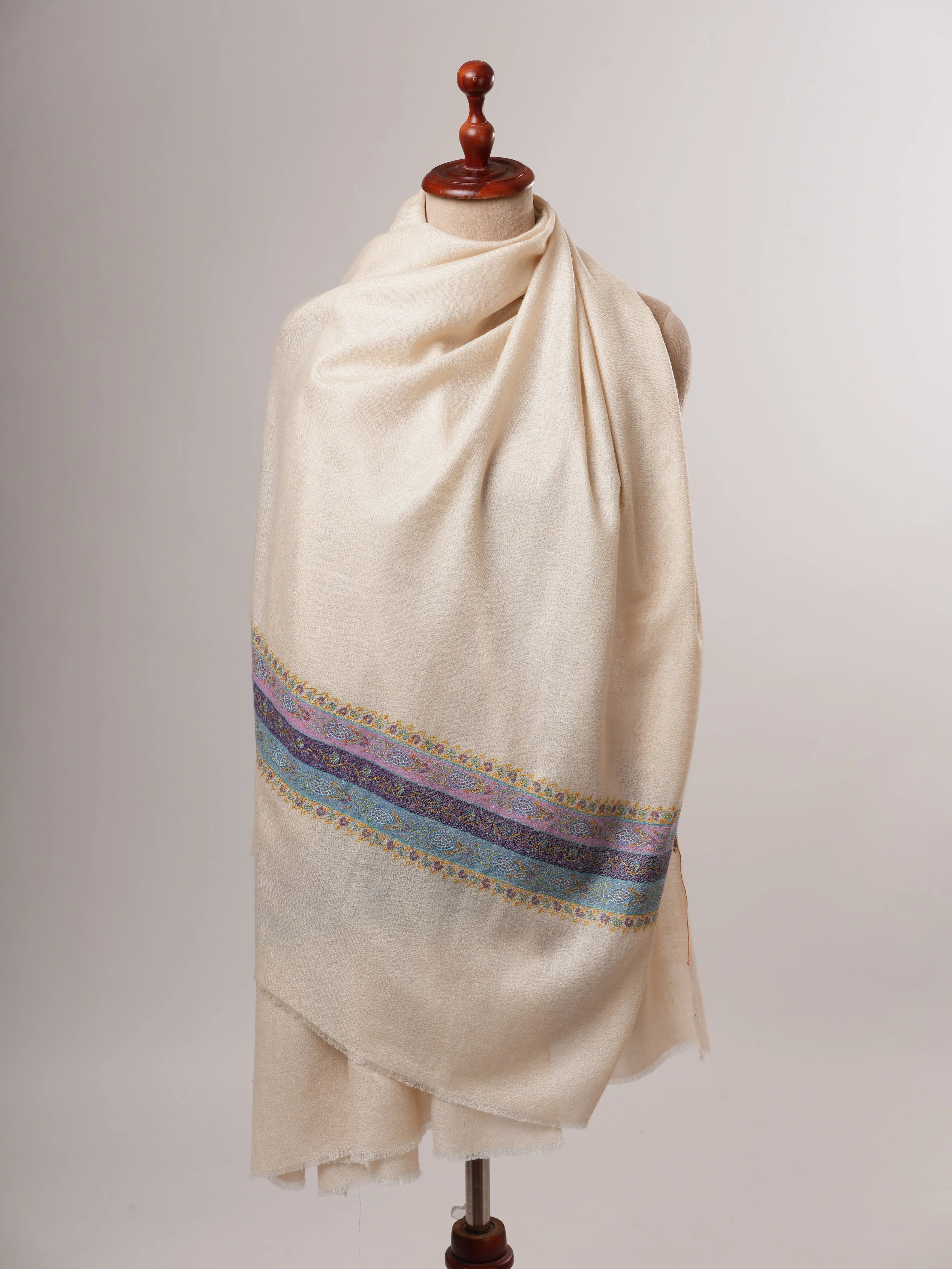 Ivory Pashmina Shawl – Handwoven with Sozni Embroidery Shahkaar