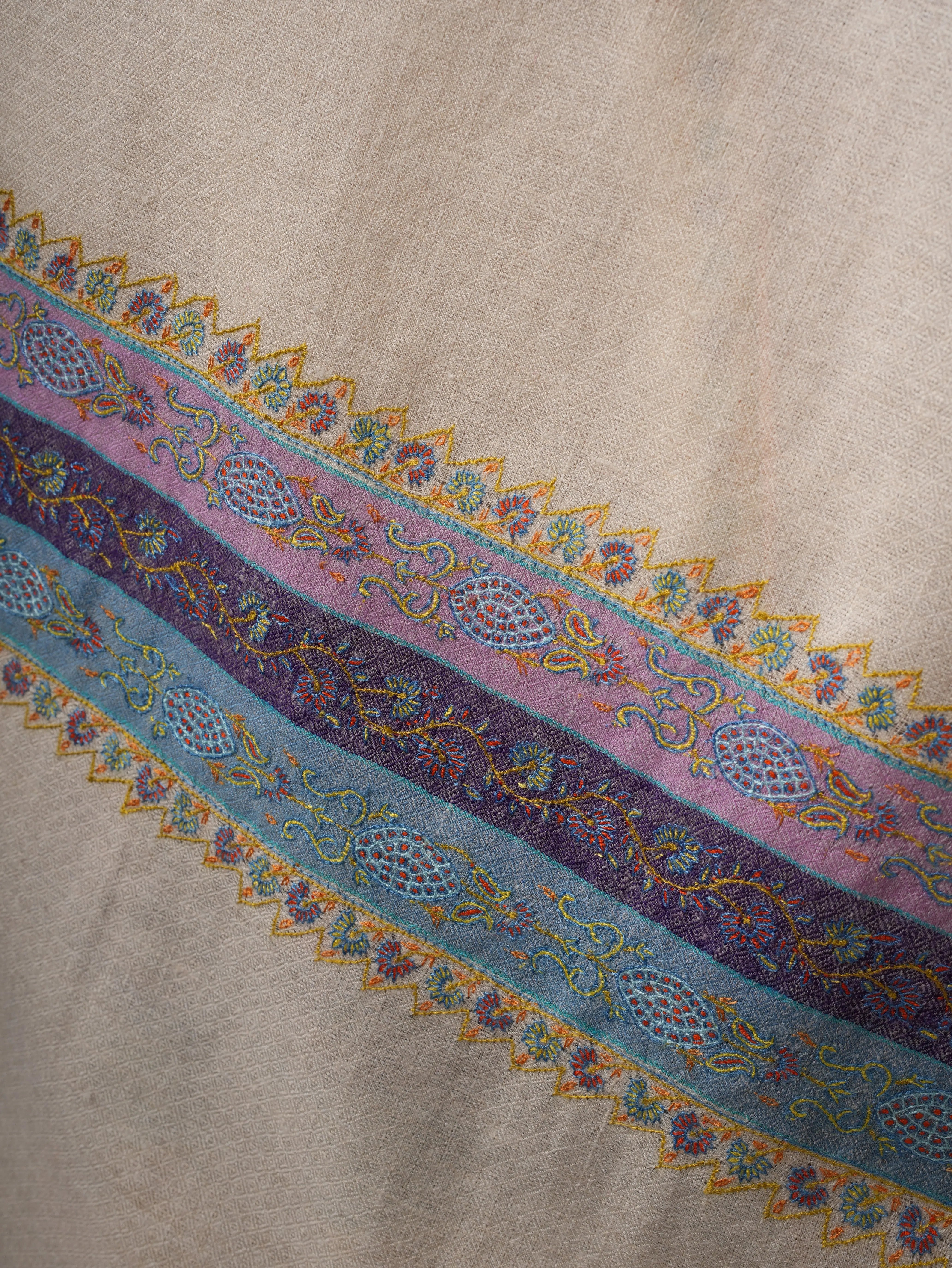 Ivory Pashmina Shawl – Handwoven with Sozni Embroidery Shahkaar