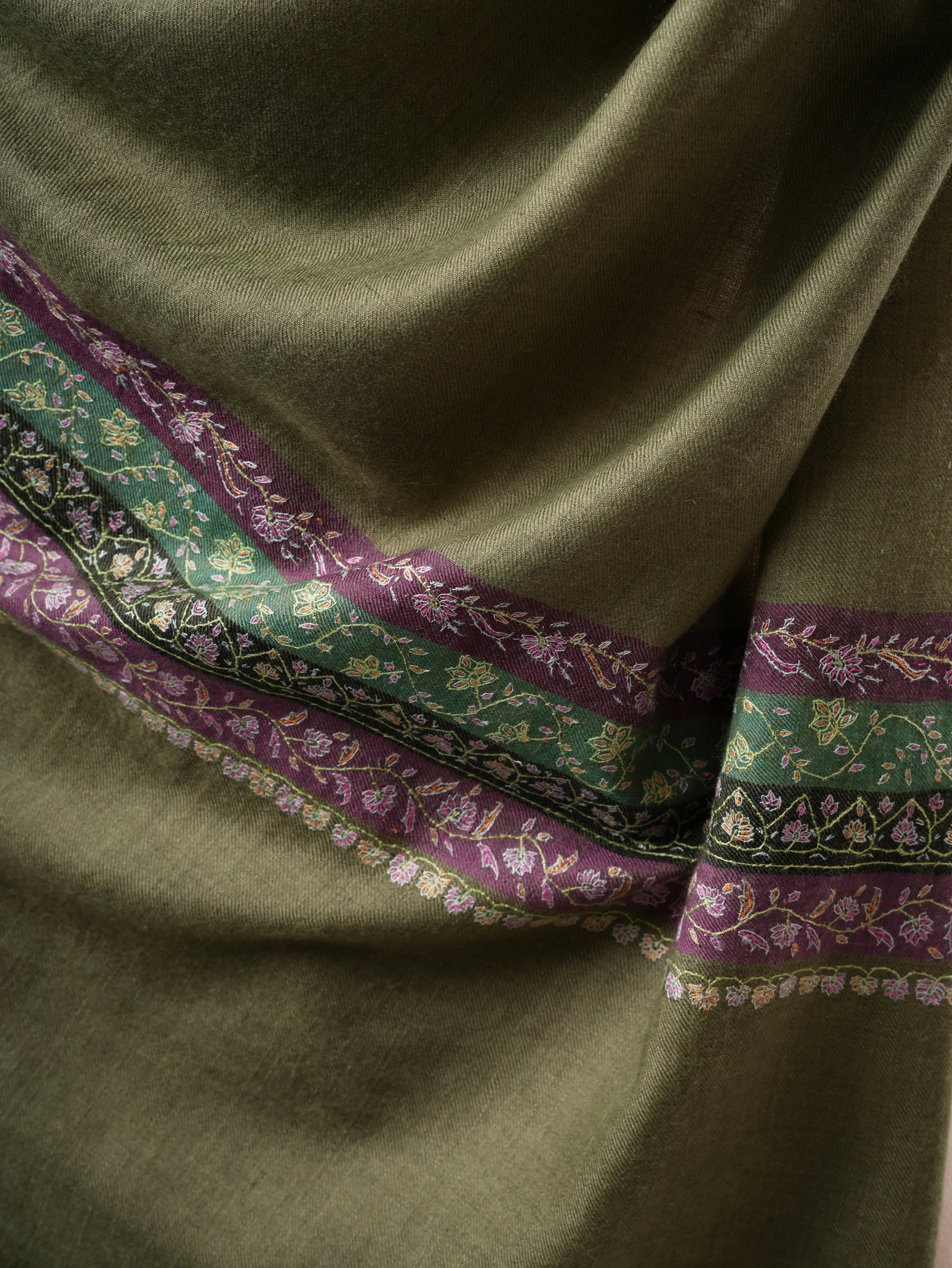 Moss Green Pashmina Shawl – Handwoven with Sozni Palla Embroidery Shahkaar