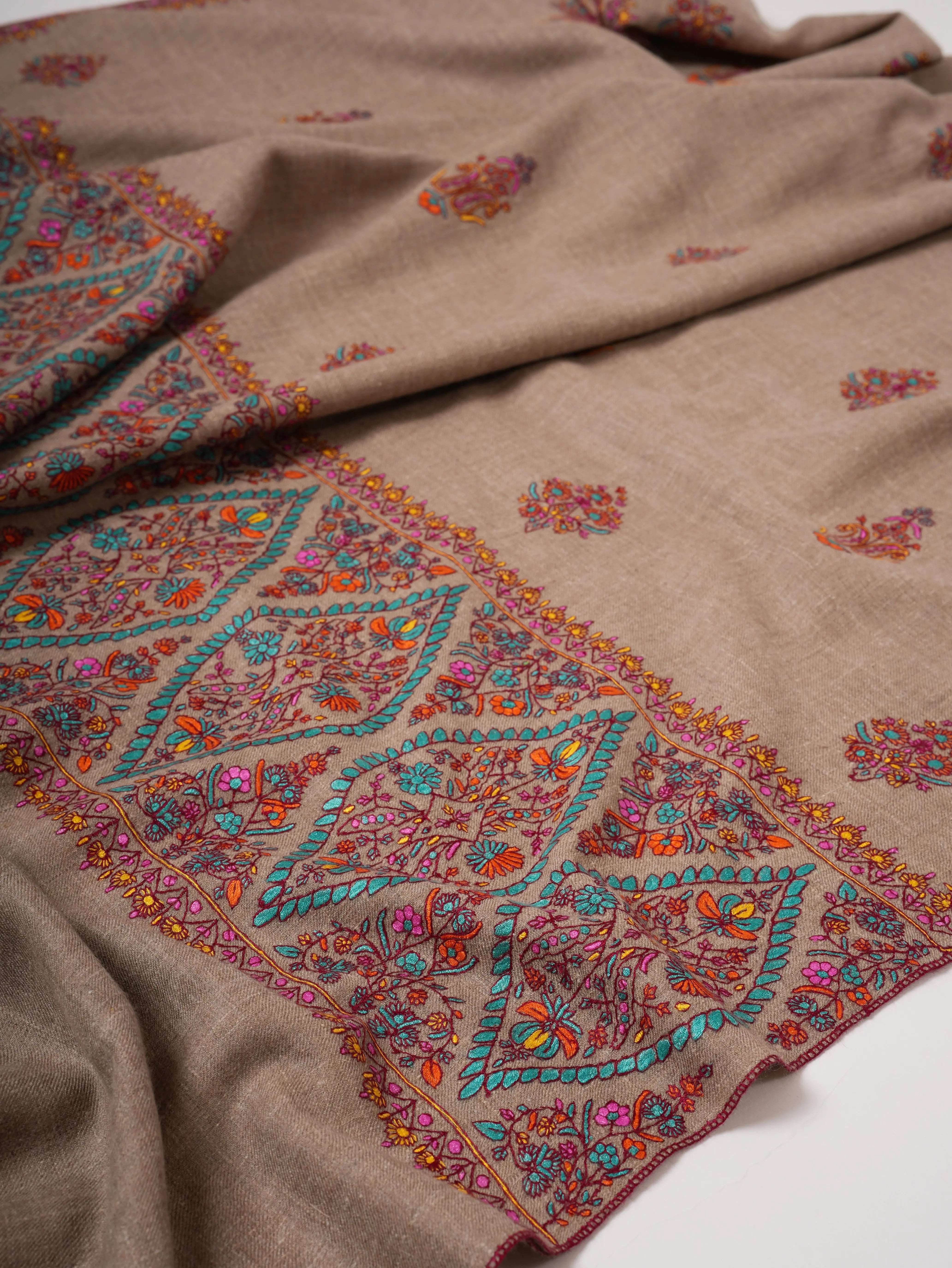 Natural Grey Pashmina Shawl – Handwoven with Palla Embroidery Shahkaar