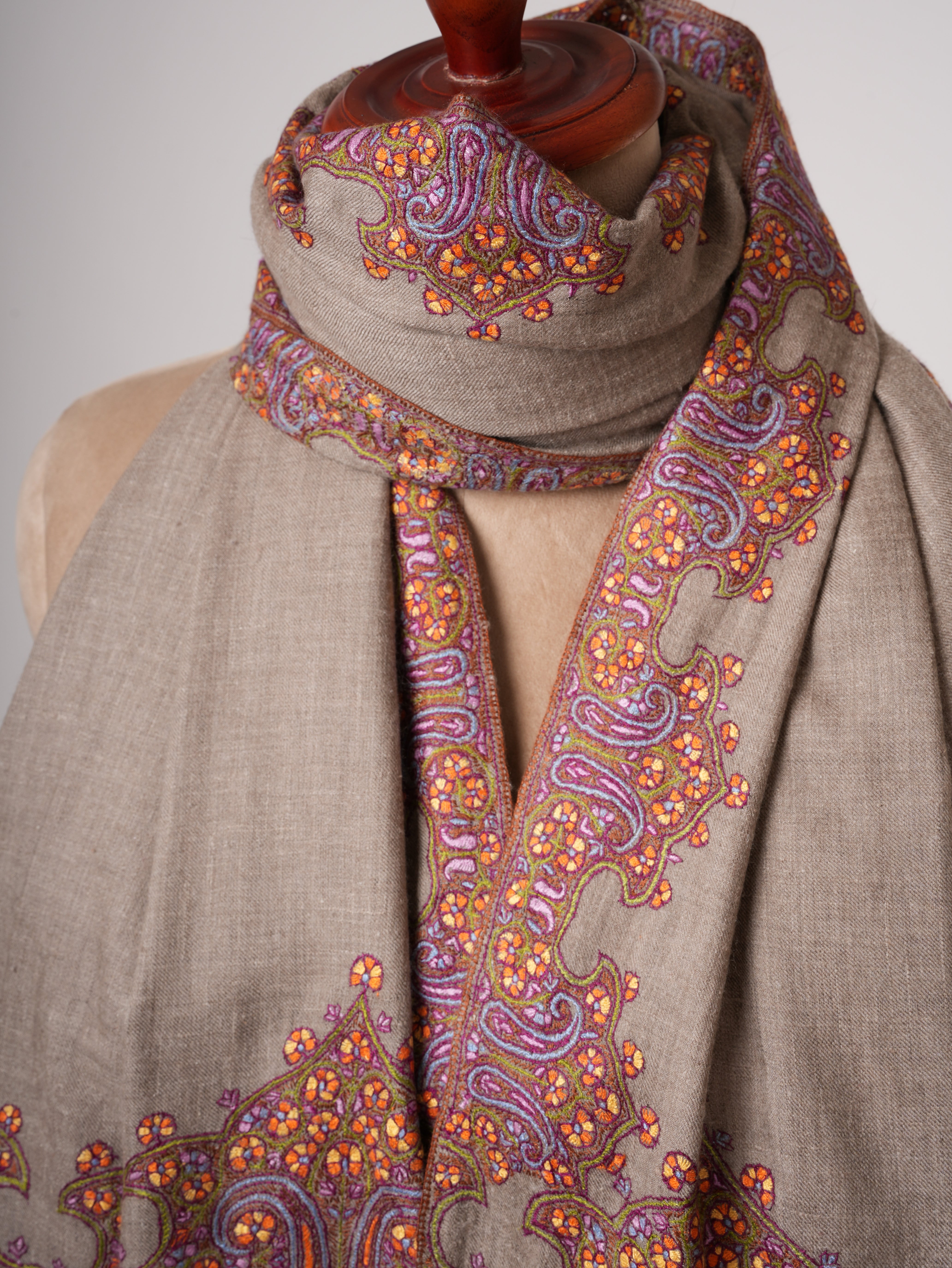 Classic Kalandaur Pure Pashmina Shawl with Fine Sozni Embroidery – Handcrafted Heritage