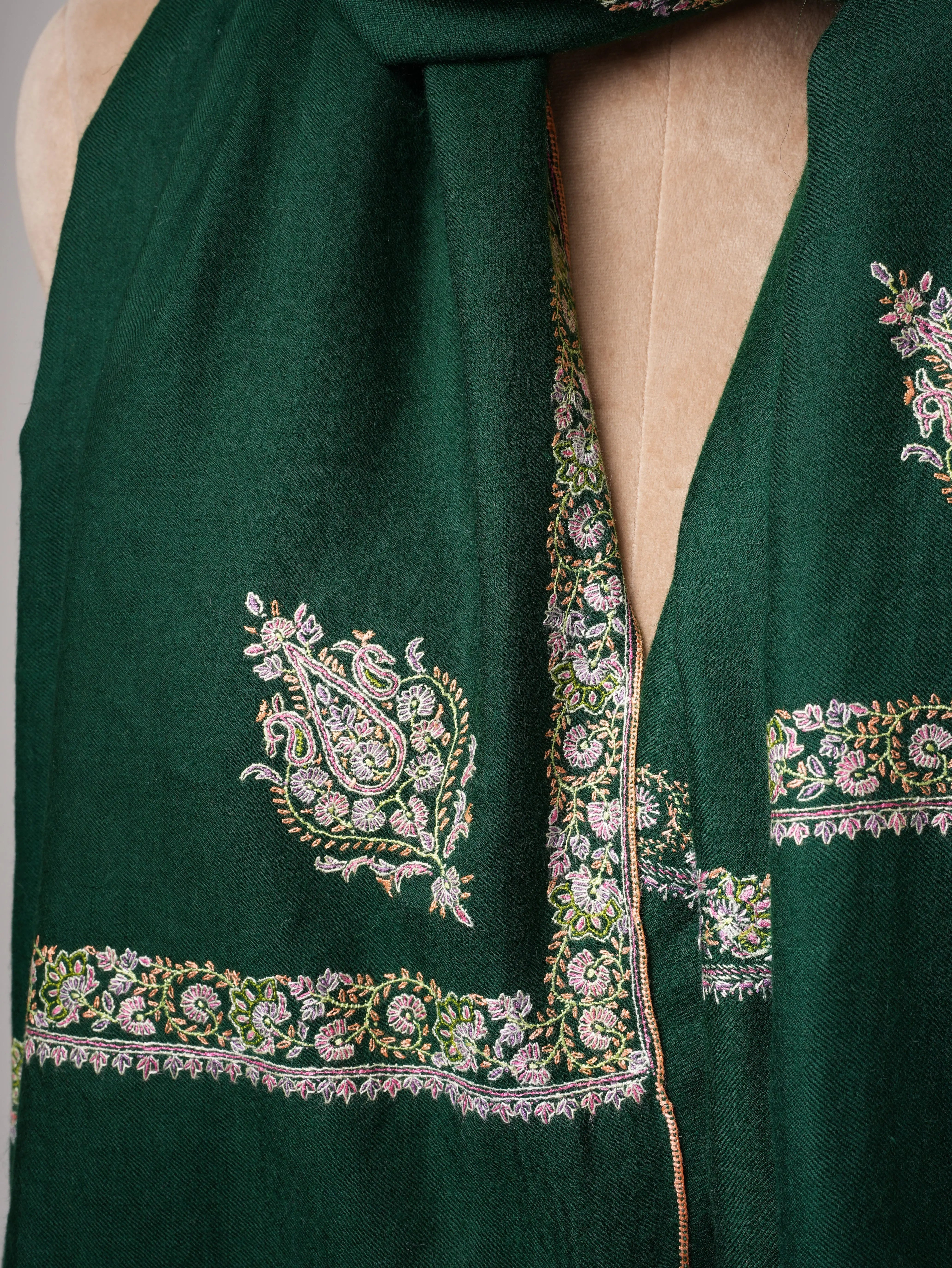 Emerald Green Hashia Embroidered Kashmiri Pashmina Shawl – Luxurious Timeless Shahkaar