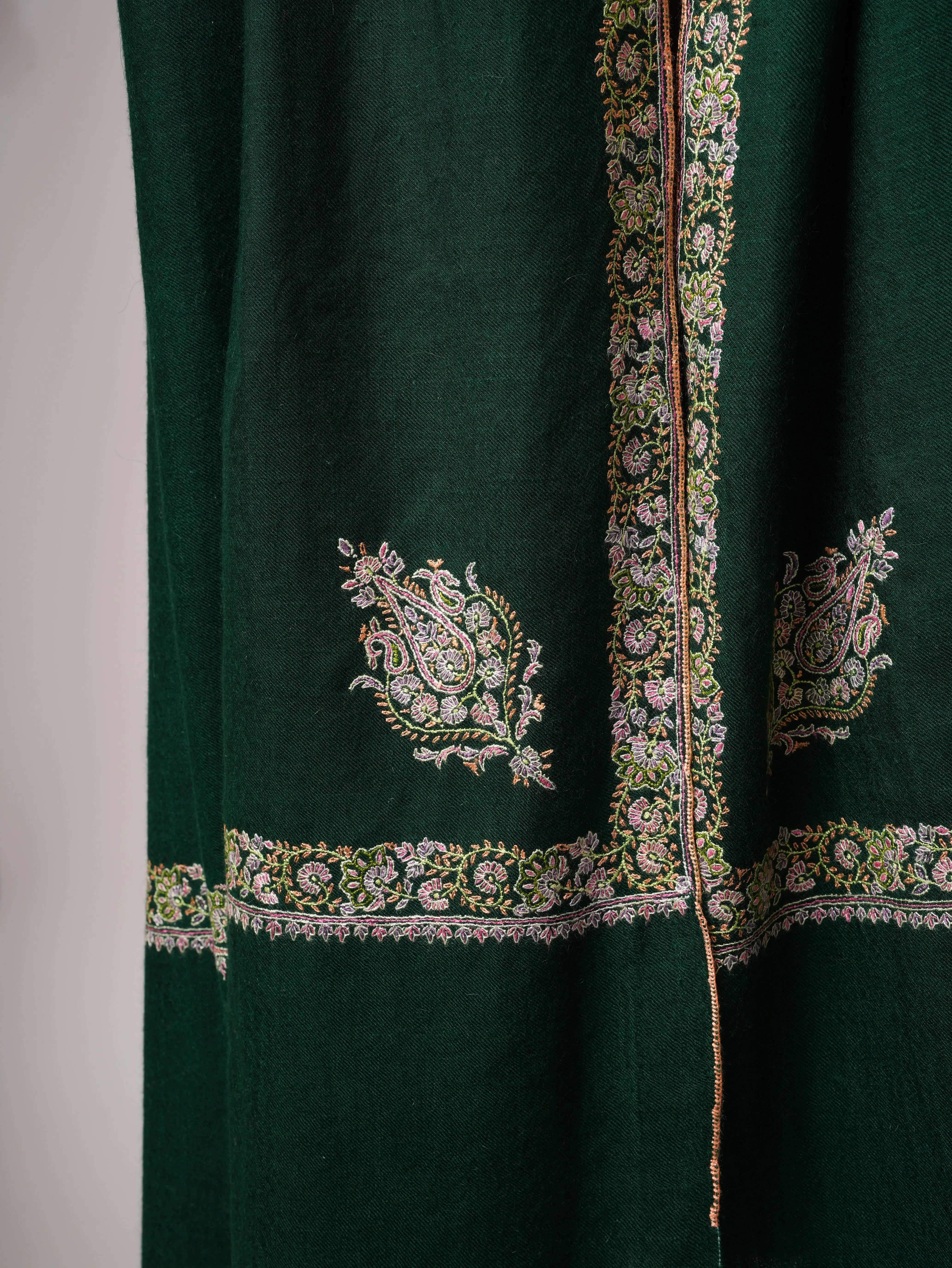 Emerald Green Hashia Embroidered Kashmiri Pashmina Shawl – Luxurious Timeless Shahkaar