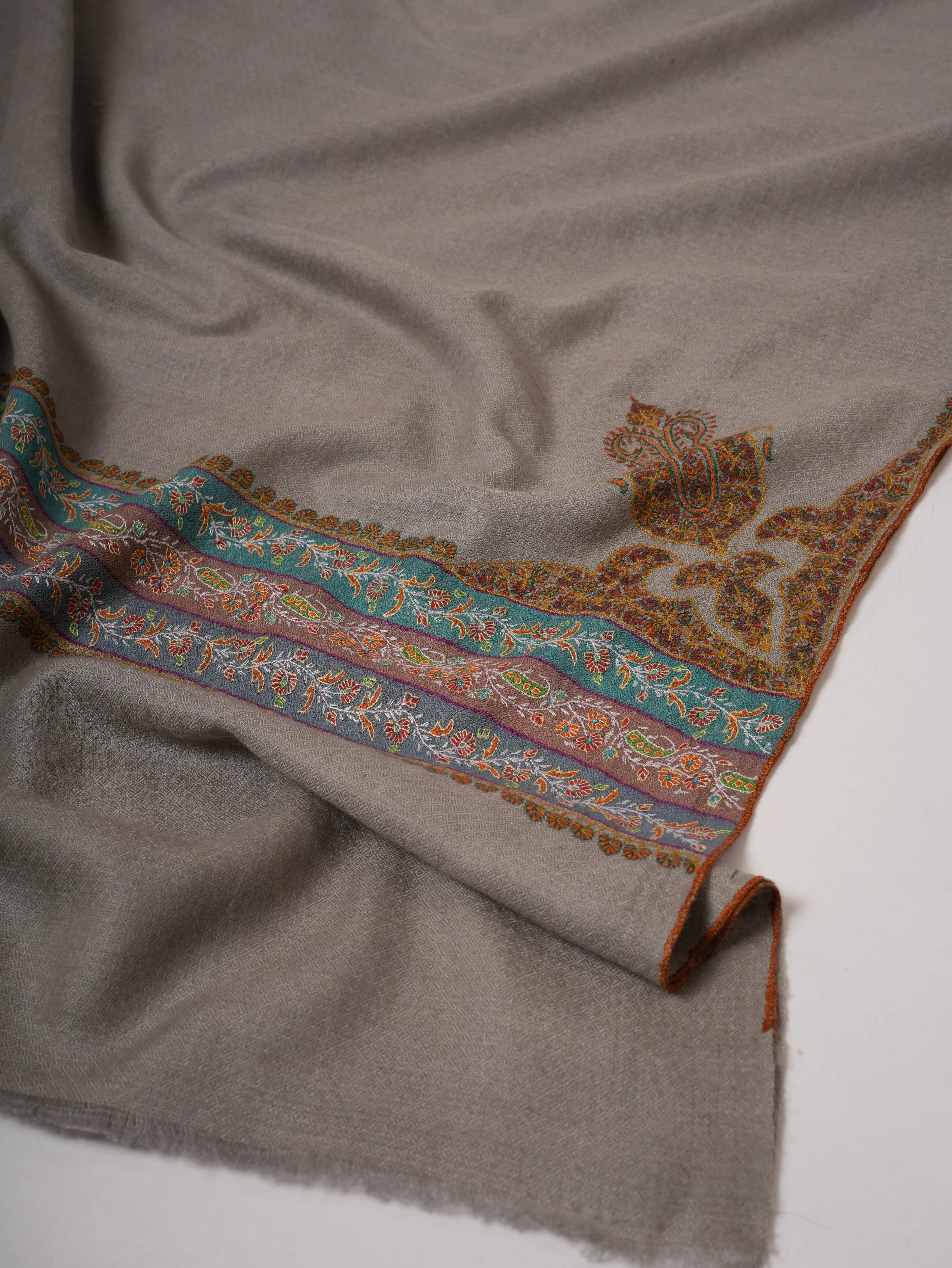 Grey Indian Pashmina Shawl – Hand-Embroidered Palla Sozni Design Shahkaar