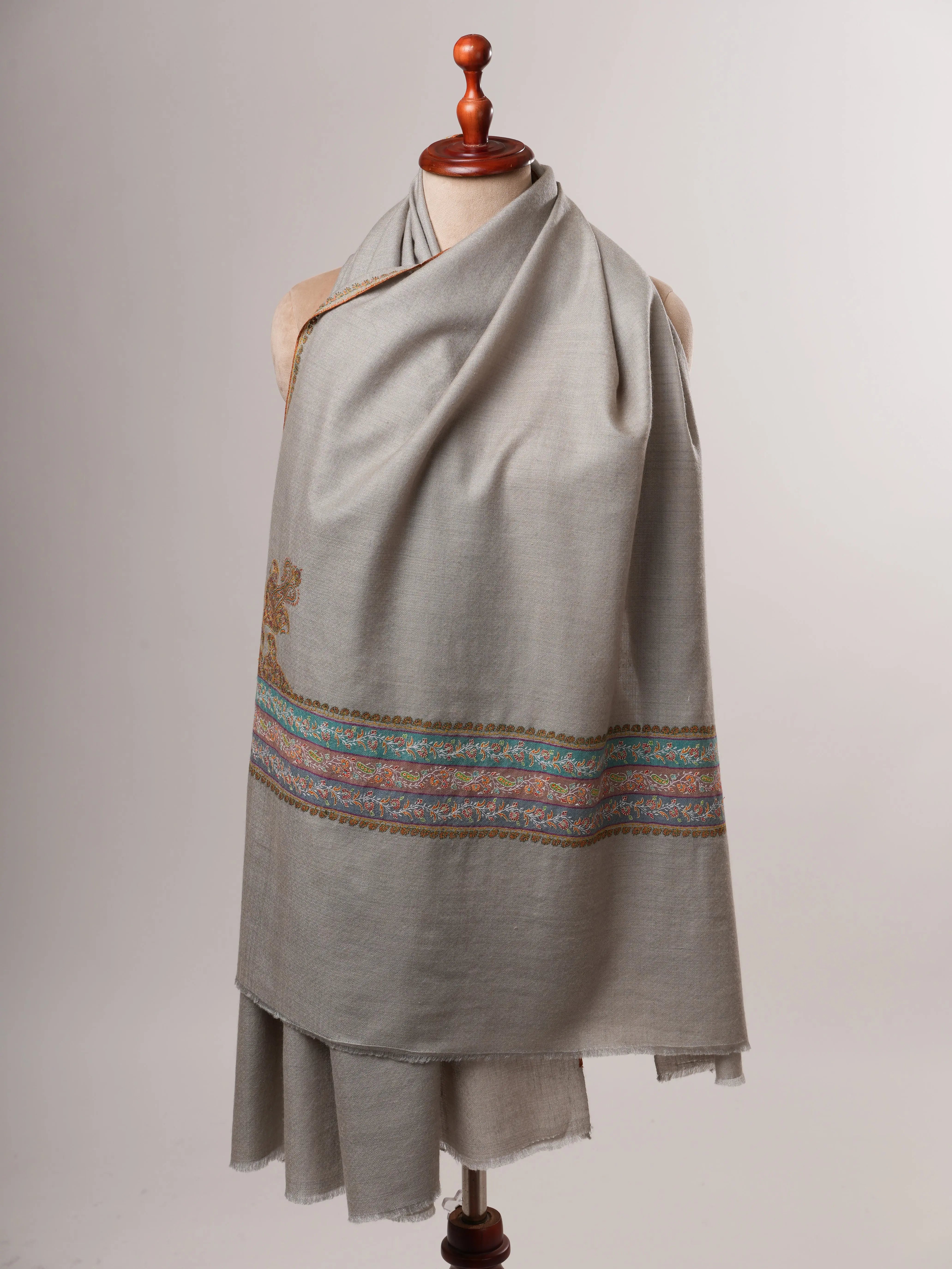 Grey Indian Pashmina Shawl – Hand-Embroidered Palla Sozni Design Shahkaar