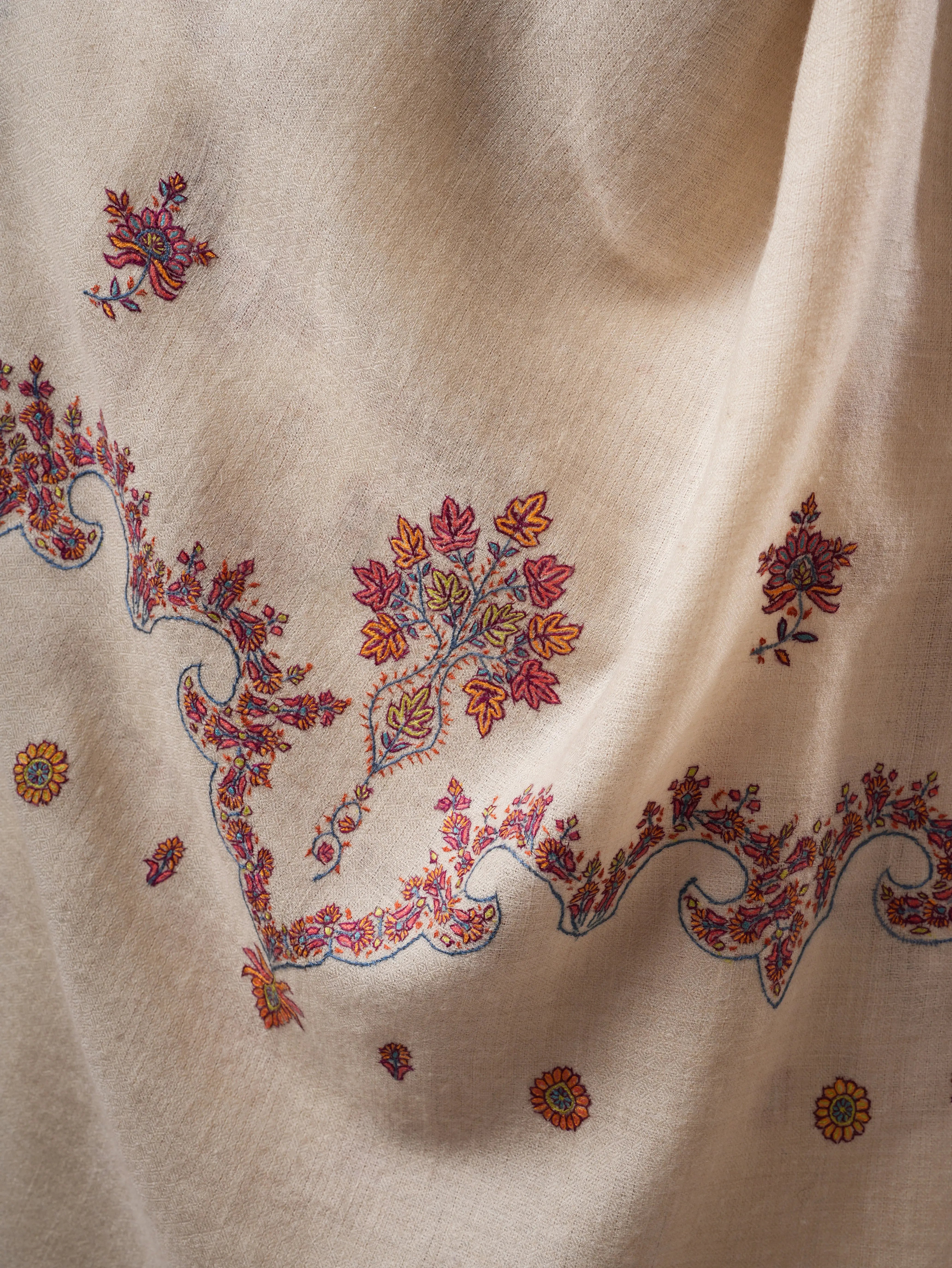 Ivory Indian Pashmina Shawl – Hand Embroidered Sozni Design Shahkaar