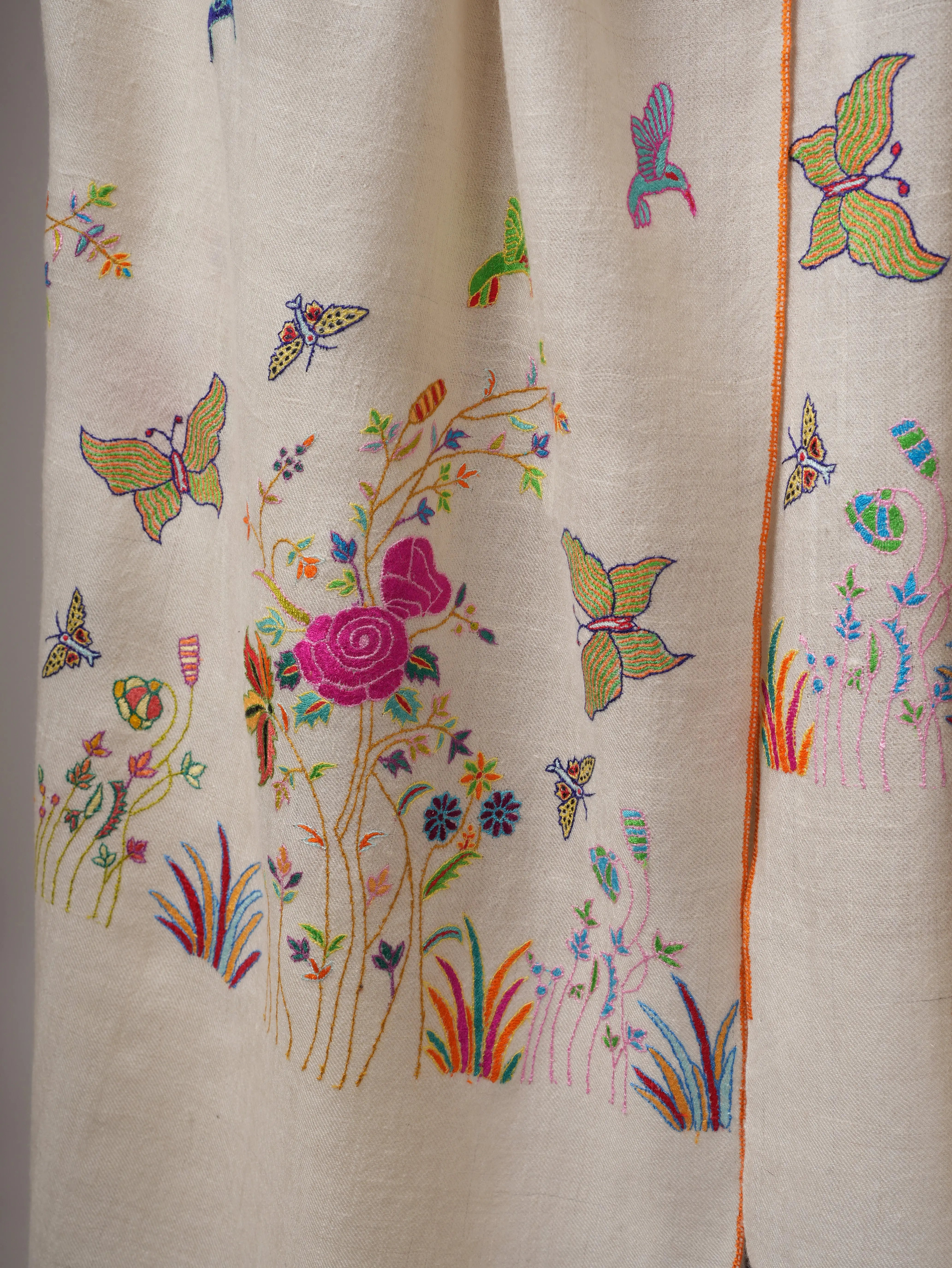 Ivory Pashmina Shawl – Hand-Embroidered Palla with Scenic Embroidery Shahkaar
