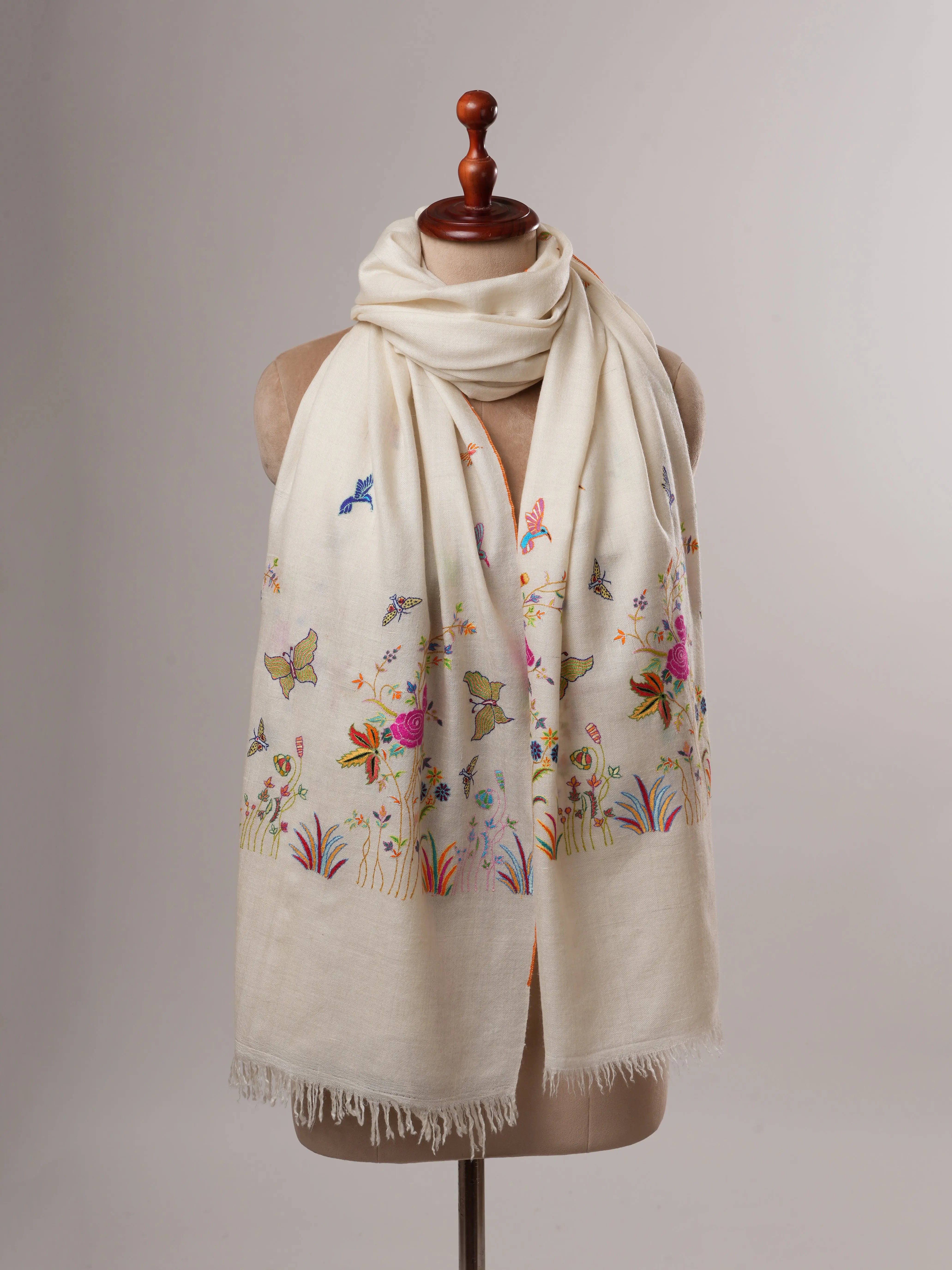 Ivory Pashmina Shawl – Hand-Embroidered Palla with Scenic Embroidery Shahkaar