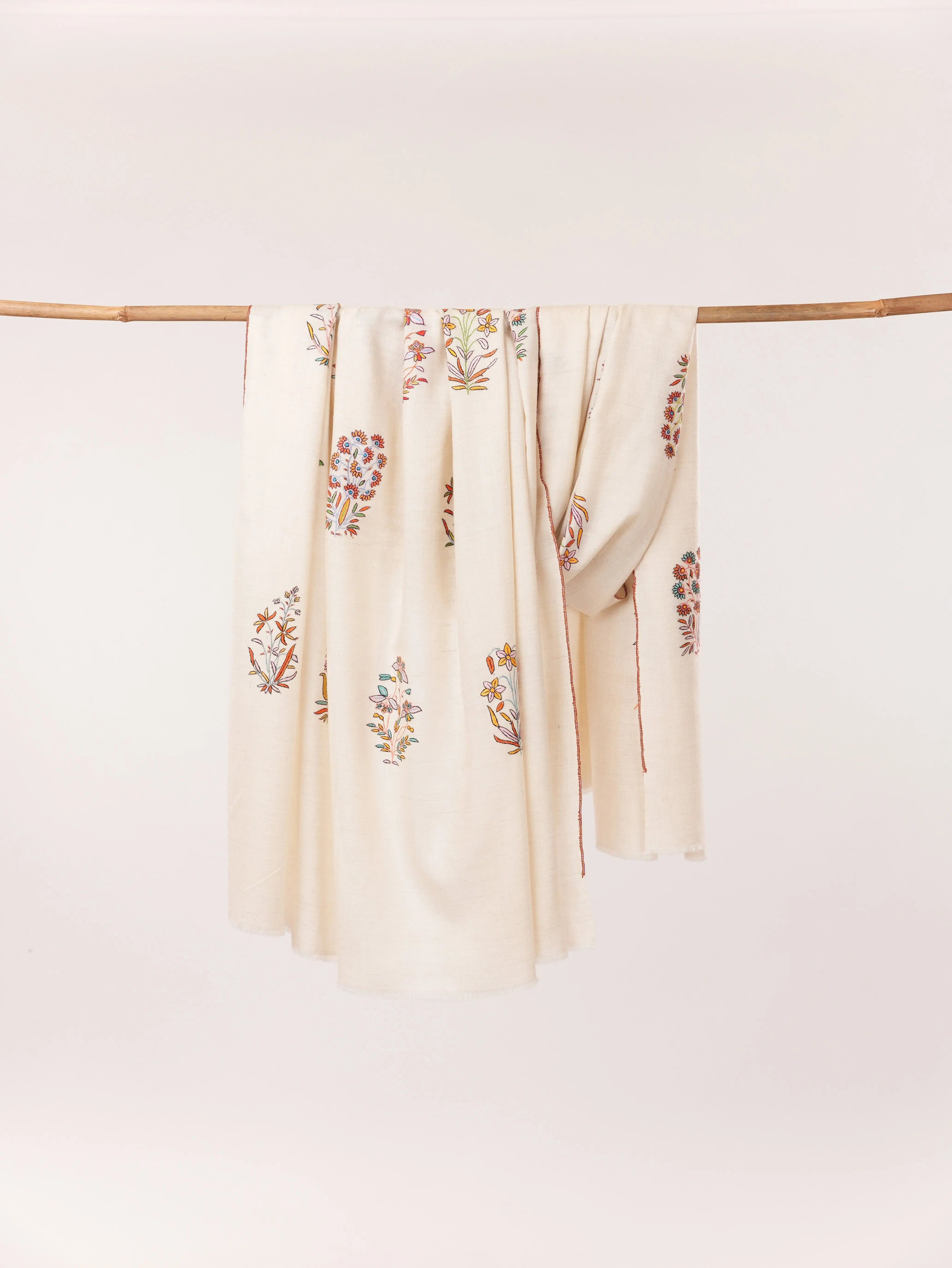 Handwoven White Buteh Kashmiri Pashmina Shawl with Sozni Handwork Shahkaar.com