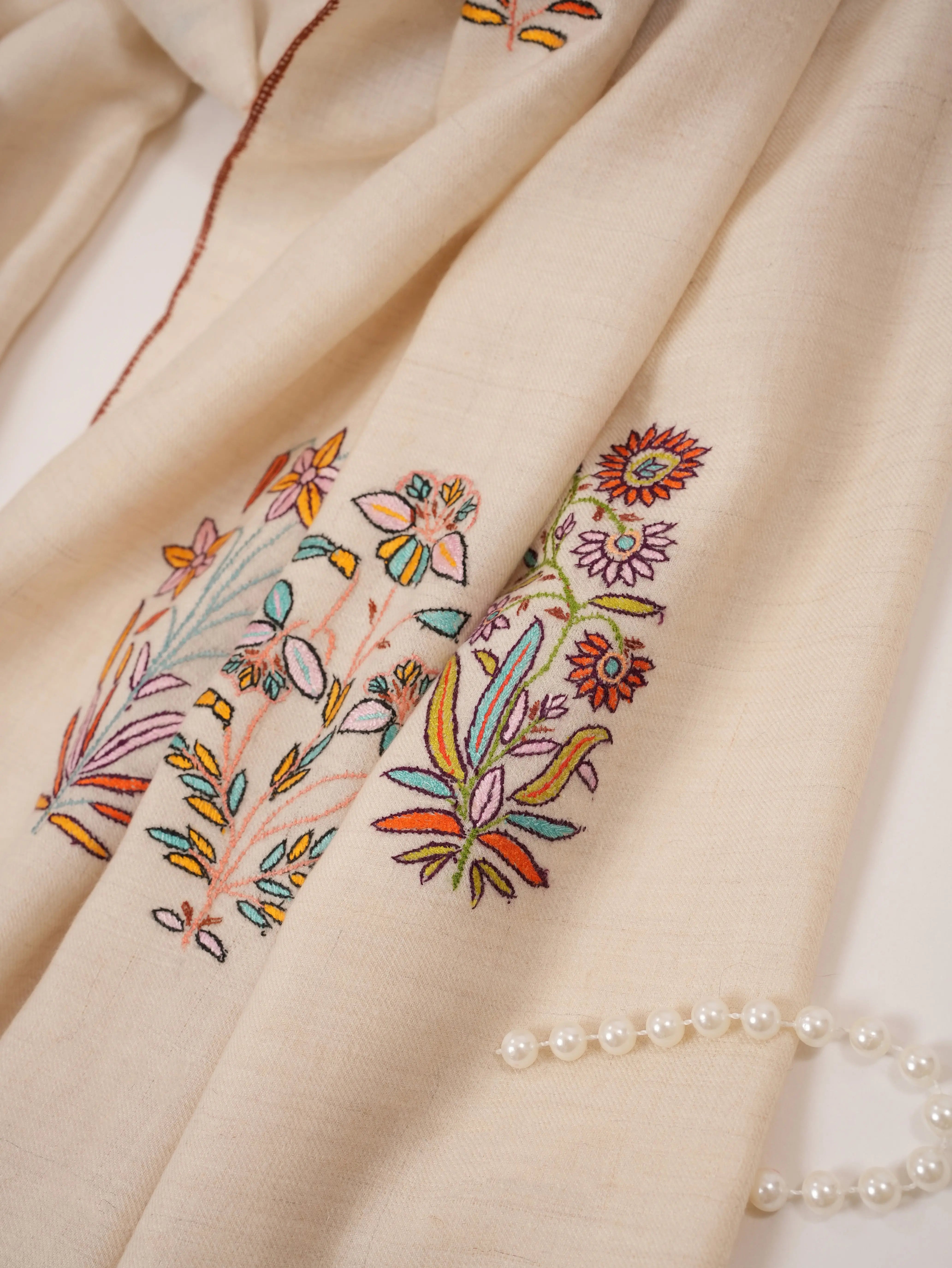 Handwoven White Buteh Kashmiri Pashmina Shawl with Sozni Handwork Shahkaar.com