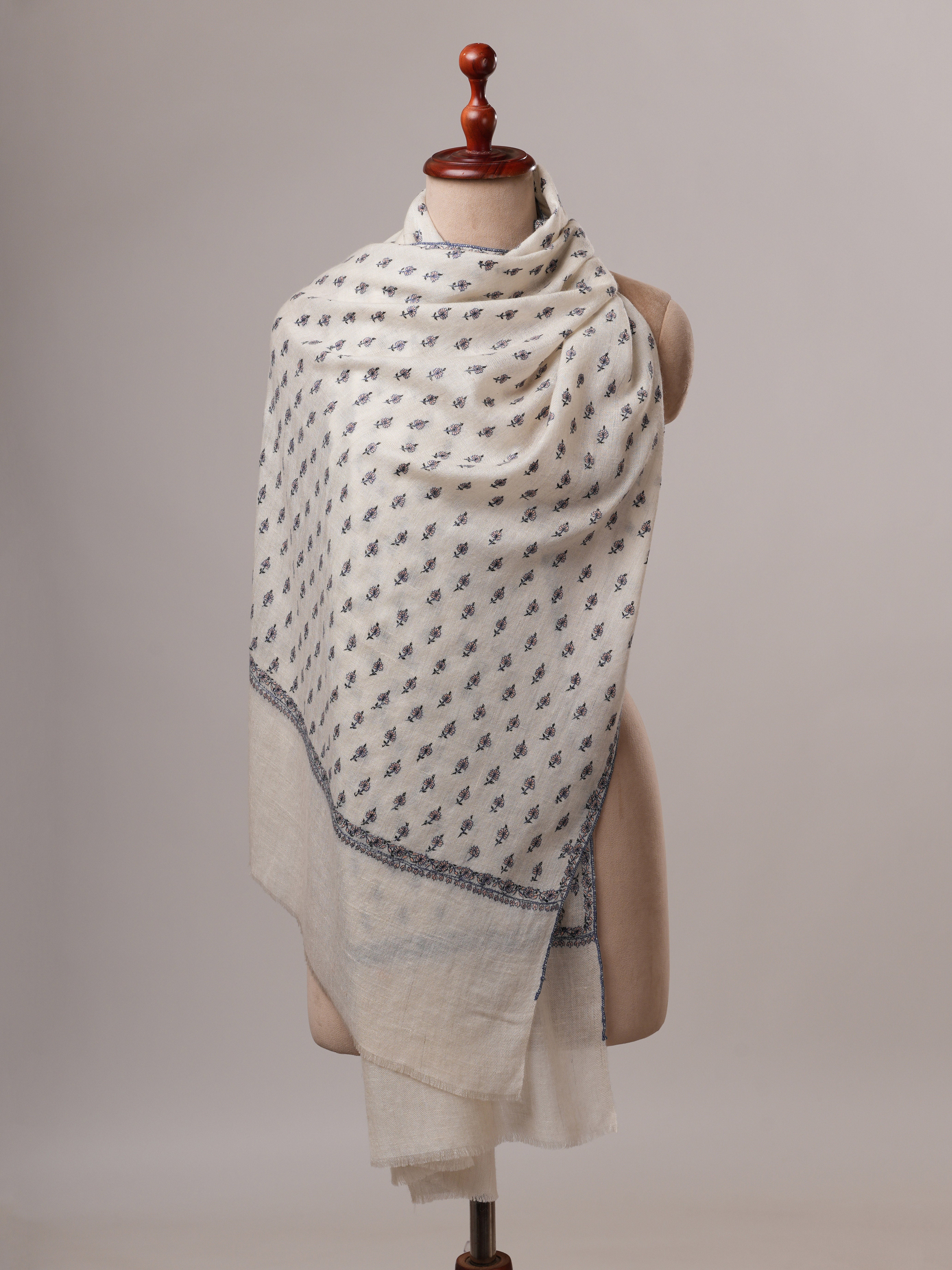 Handwoven Natural White Cashmere Scarf with Machie Botti Motifs Shahkaar