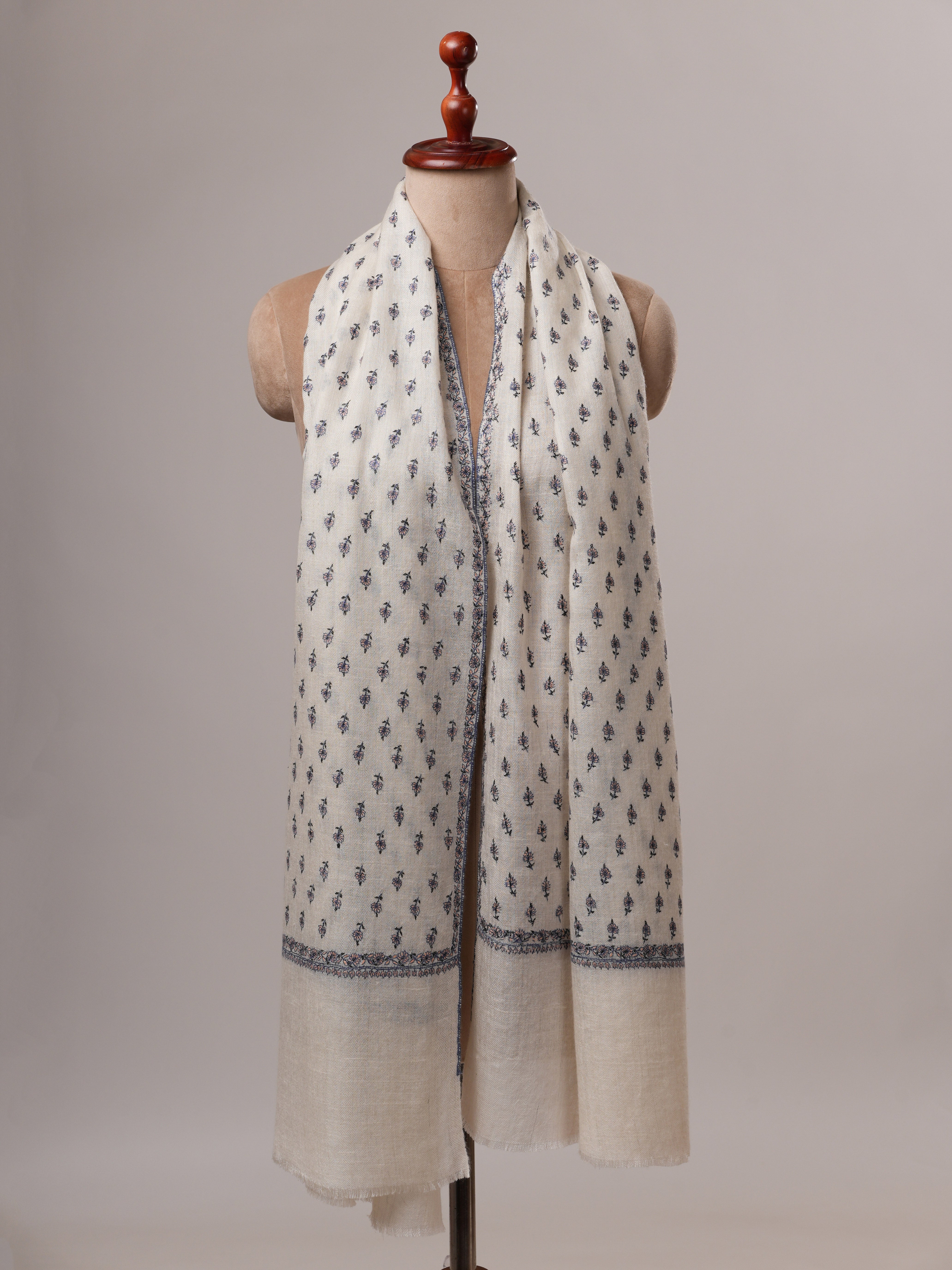 Handwoven Natural White Cashmere Scarf with Machie Botti Motifs Shahkaar