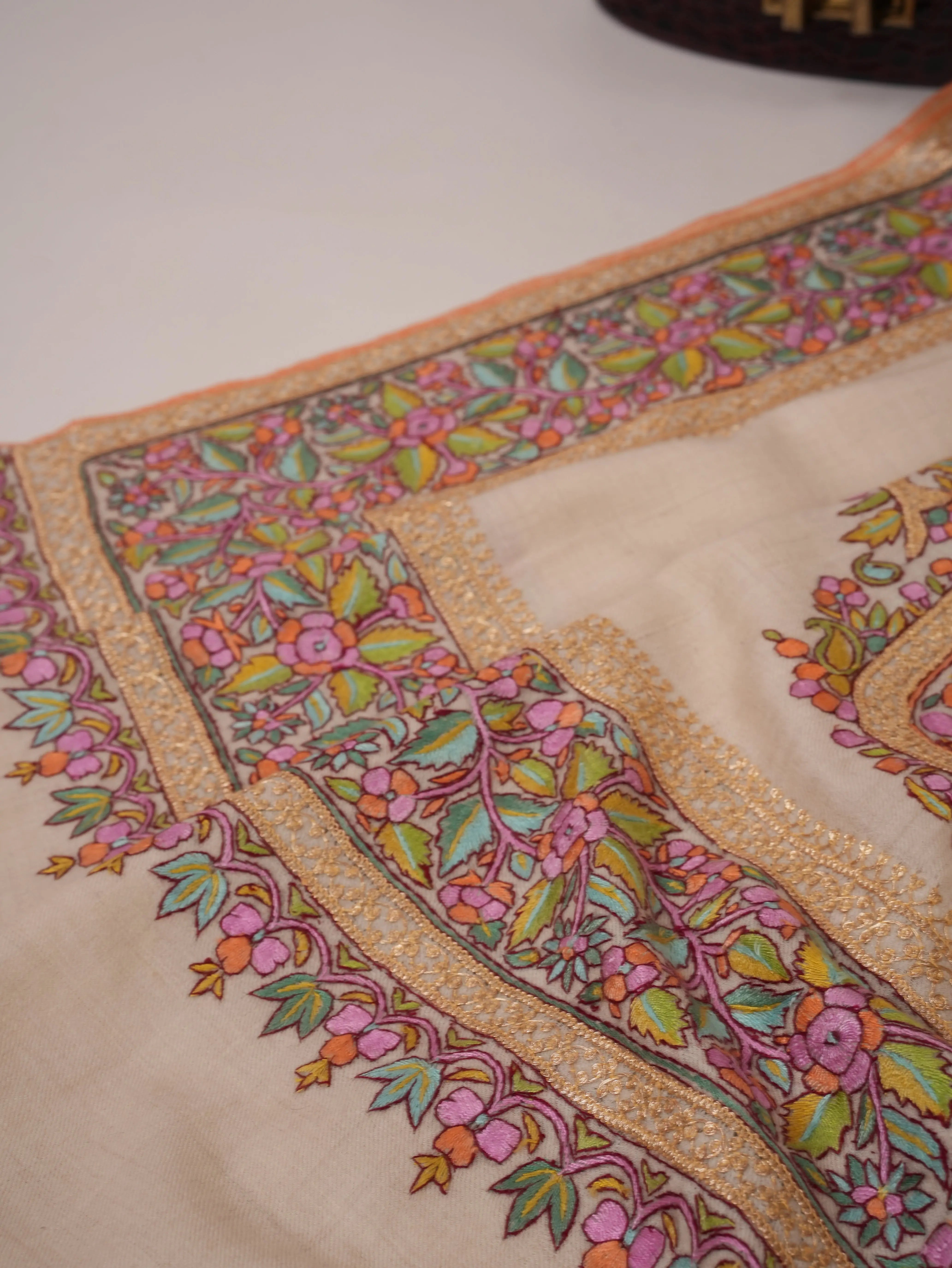 White Daurdar Hand Embroidered Pure Pashmina Shawl Shahkaar.com