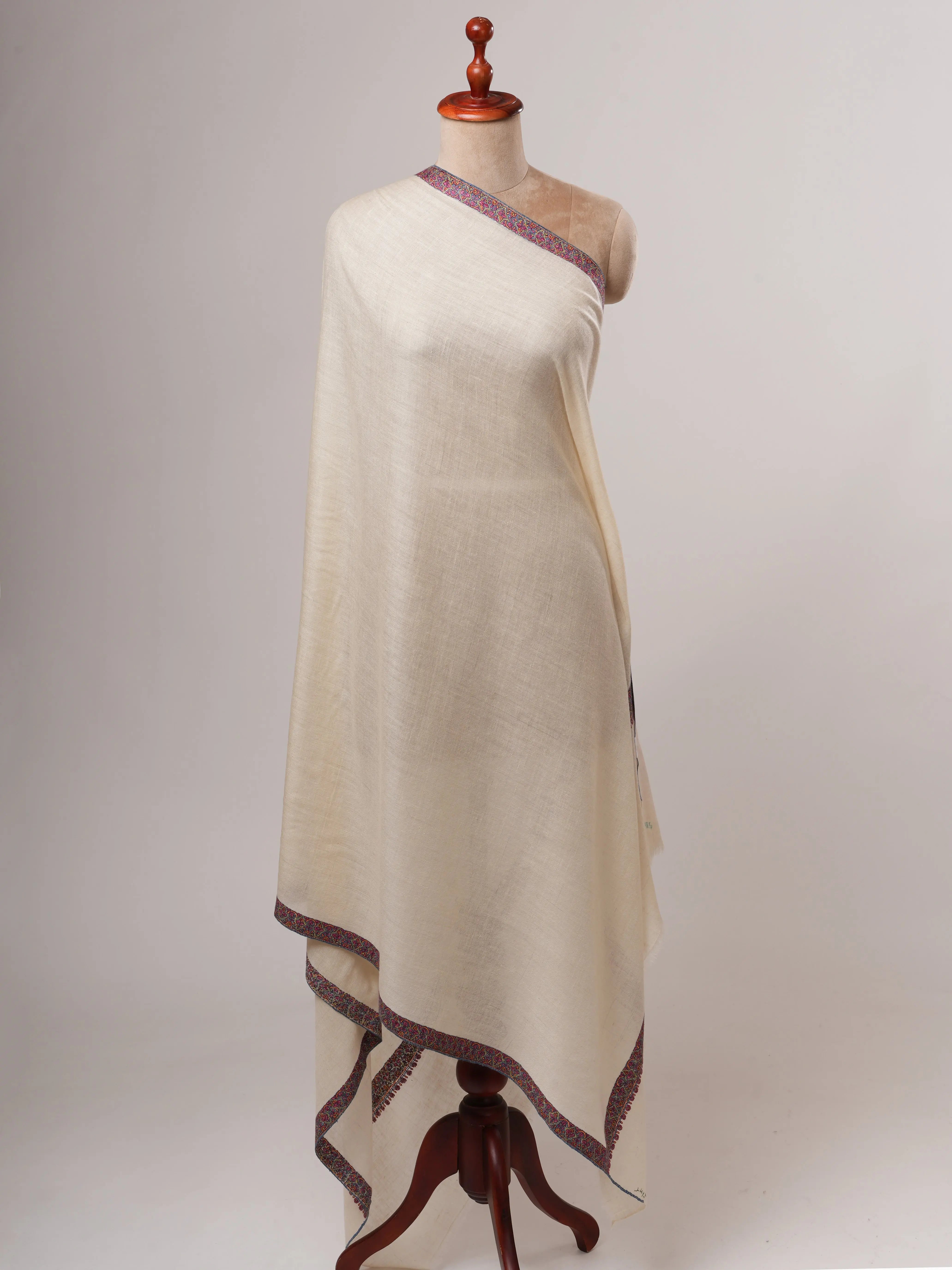 Ivory Hashia Embroidered Kashmiri Pashmina Shawl – Timeless Handwoven Luxury Shahkaar