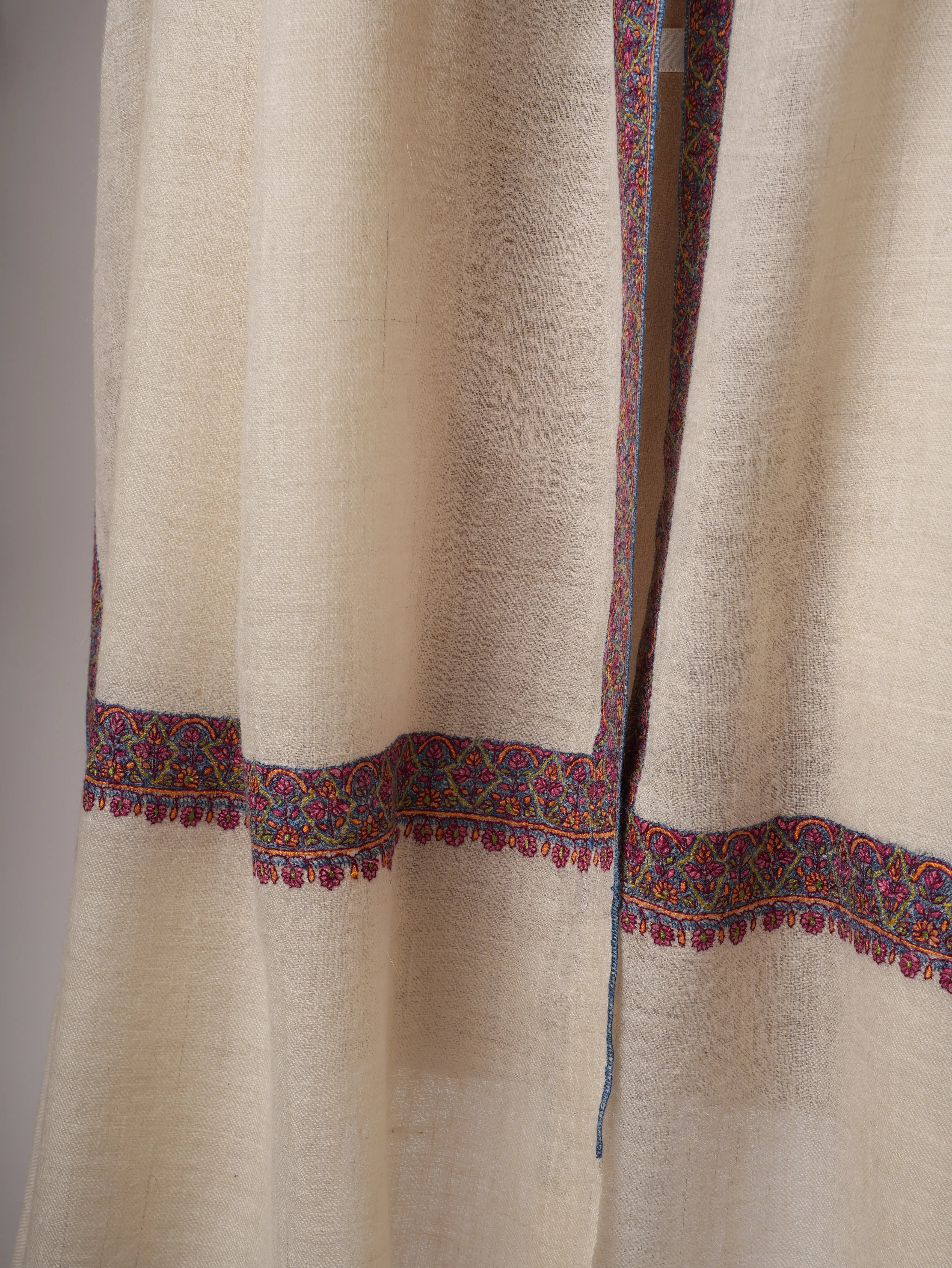 Ivory Hashia Embroidered Kashmiri Pashmina Shawl – Timeless Handwoven Luxury Shahkaar