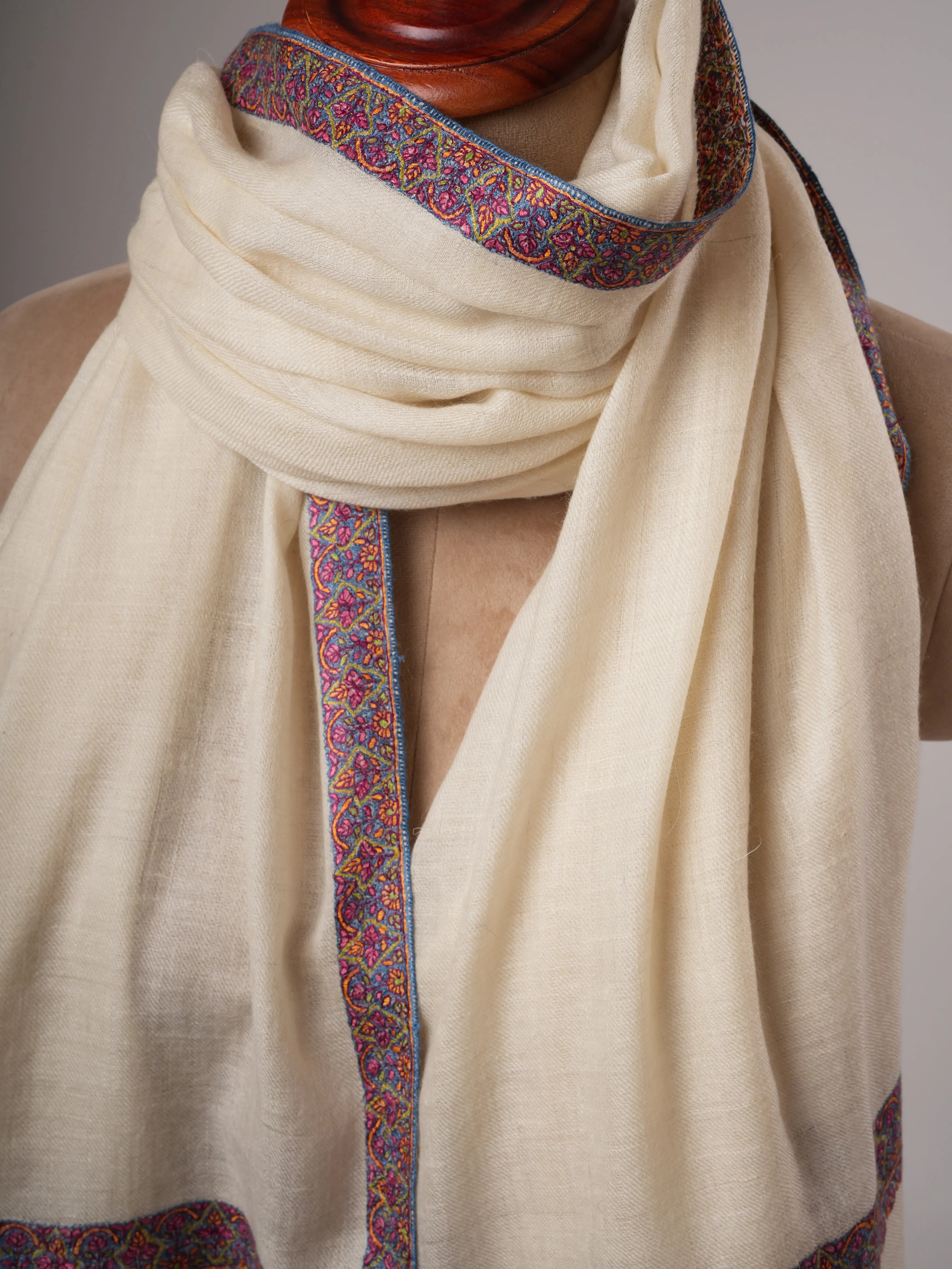 Ivory Hashia Embroidered Kashmiri Pashmina Shawl – Timeless Handwoven Luxury Shahkaar