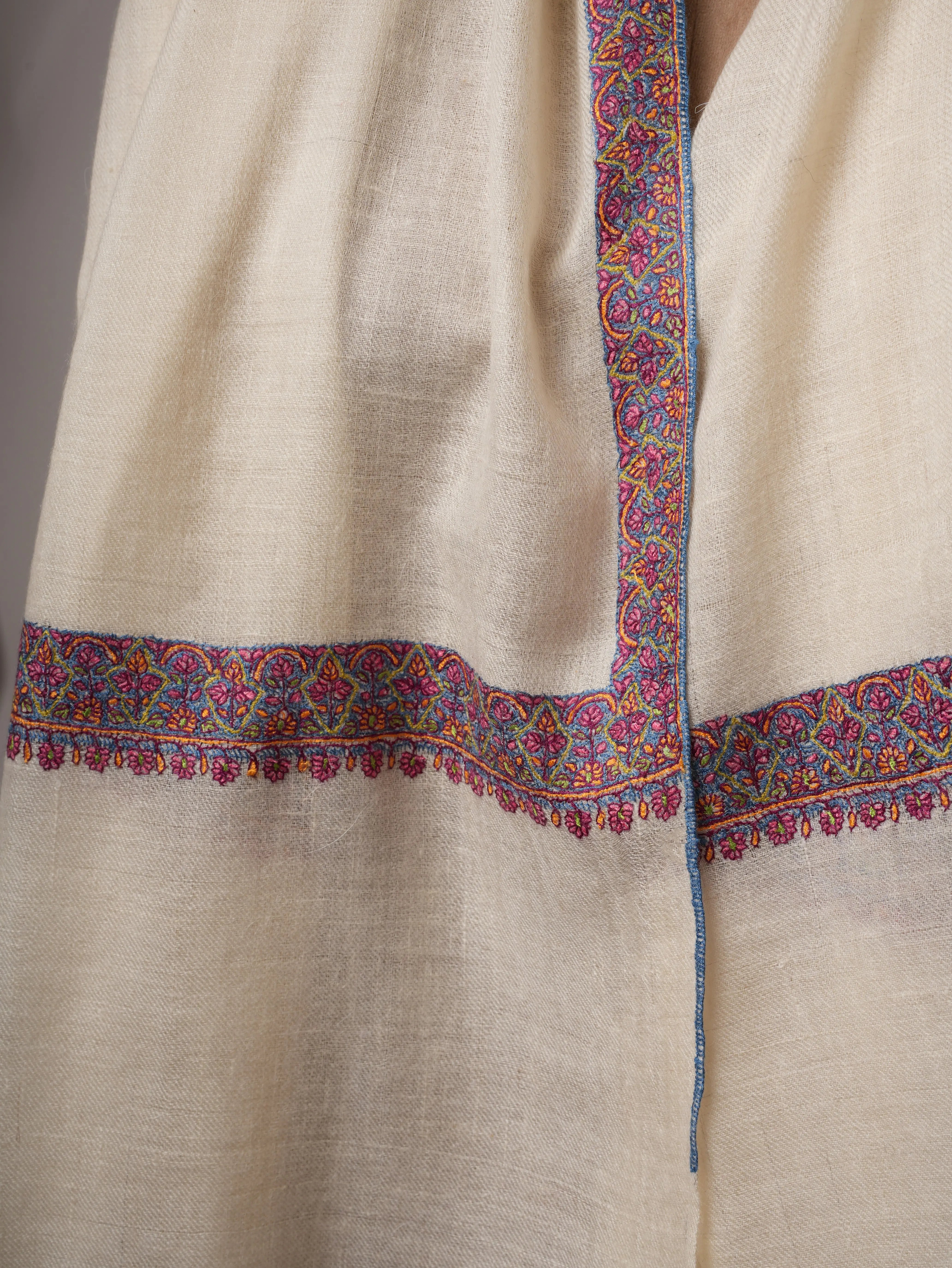 Ivory Hashia Embroidered Kashmiri Pashmina Shawl – Timeless Handwoven Luxury Shahkaar