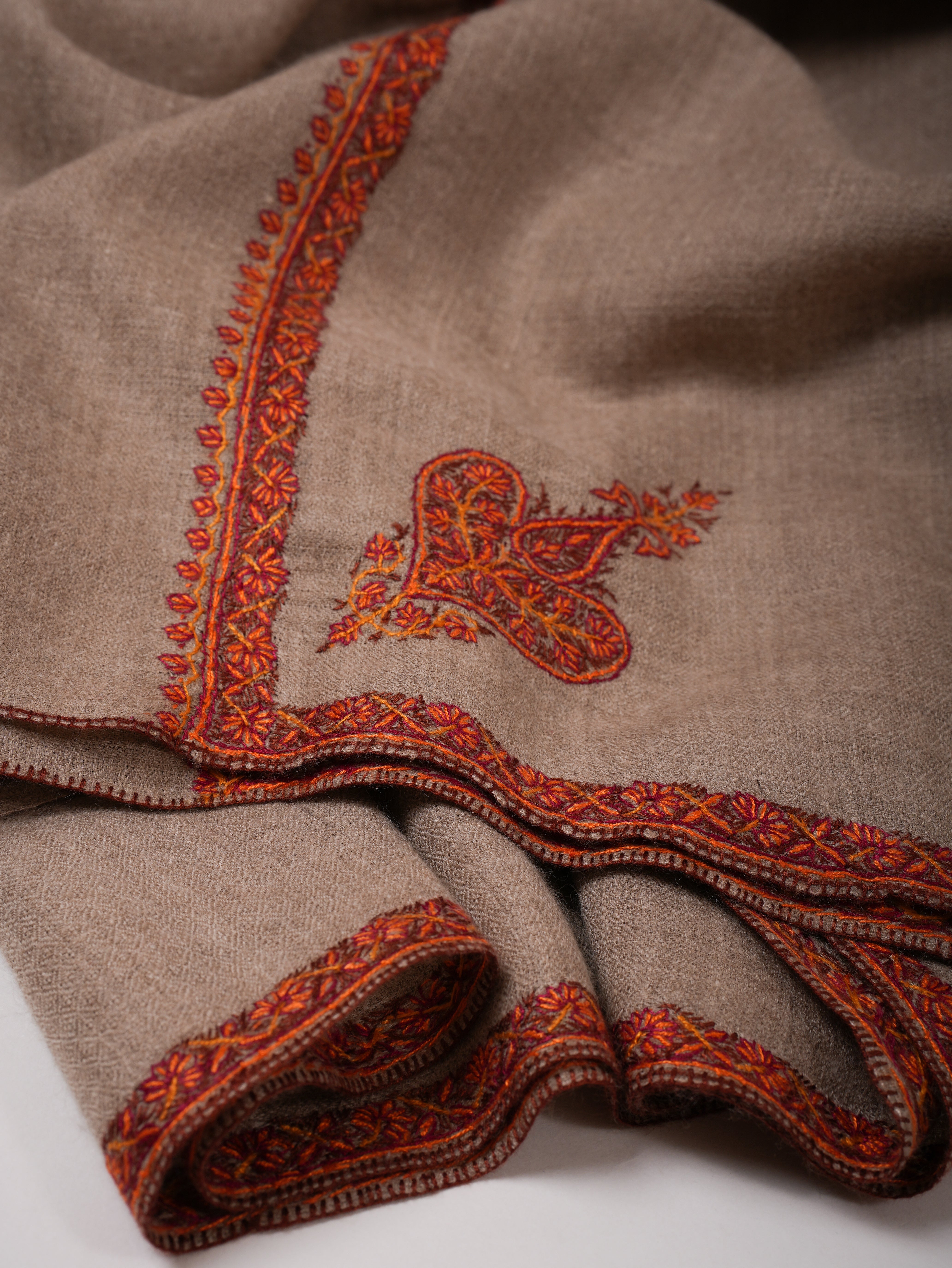 Oversized Bail Classic Embroidered Soft Pashmina Shawl – Timeless Kashmiri Luxury
