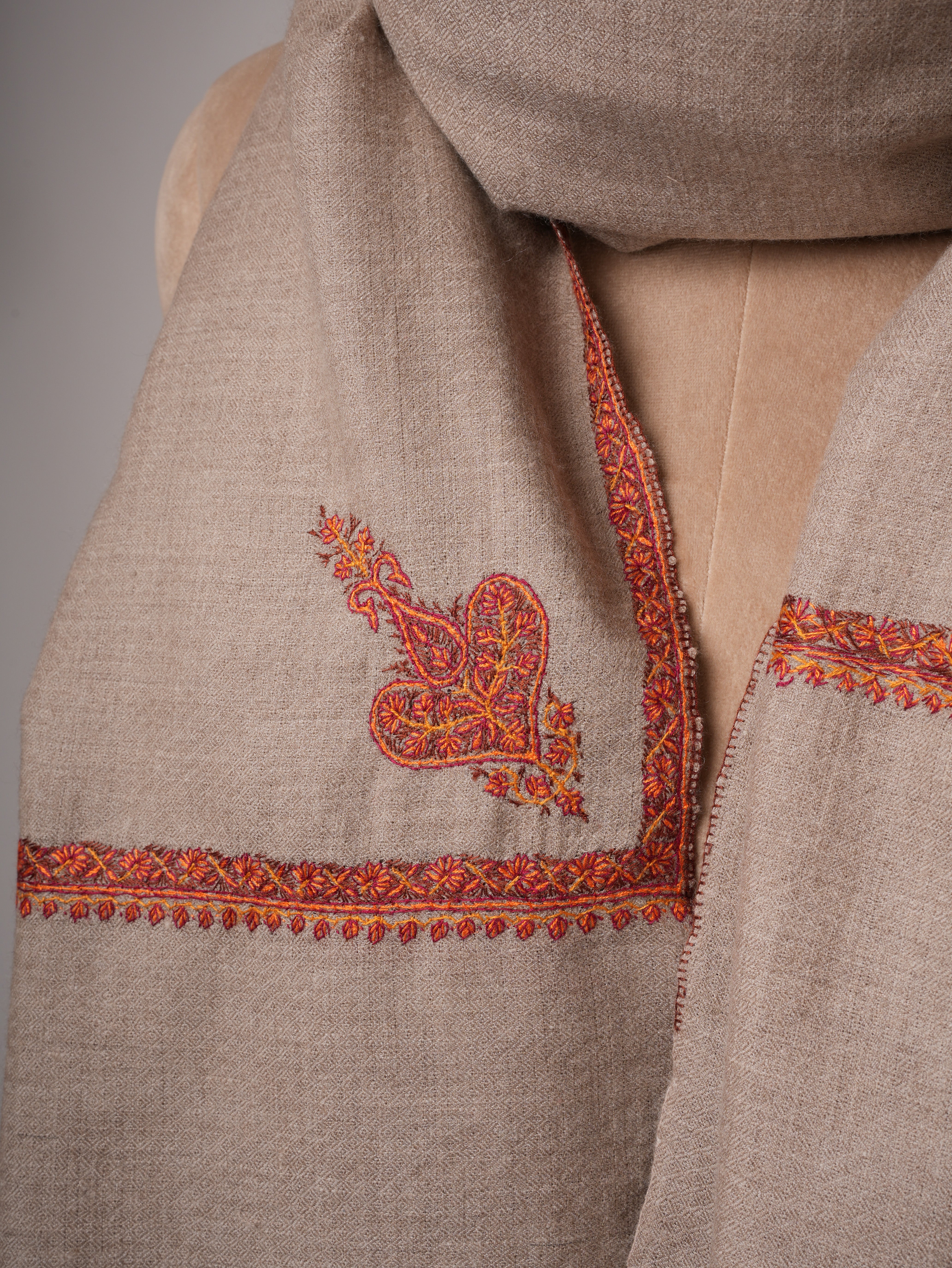 Oversized Bail Classic Embroidered Soft Pashmina Shawl – Timeless Kashmiri Luxury