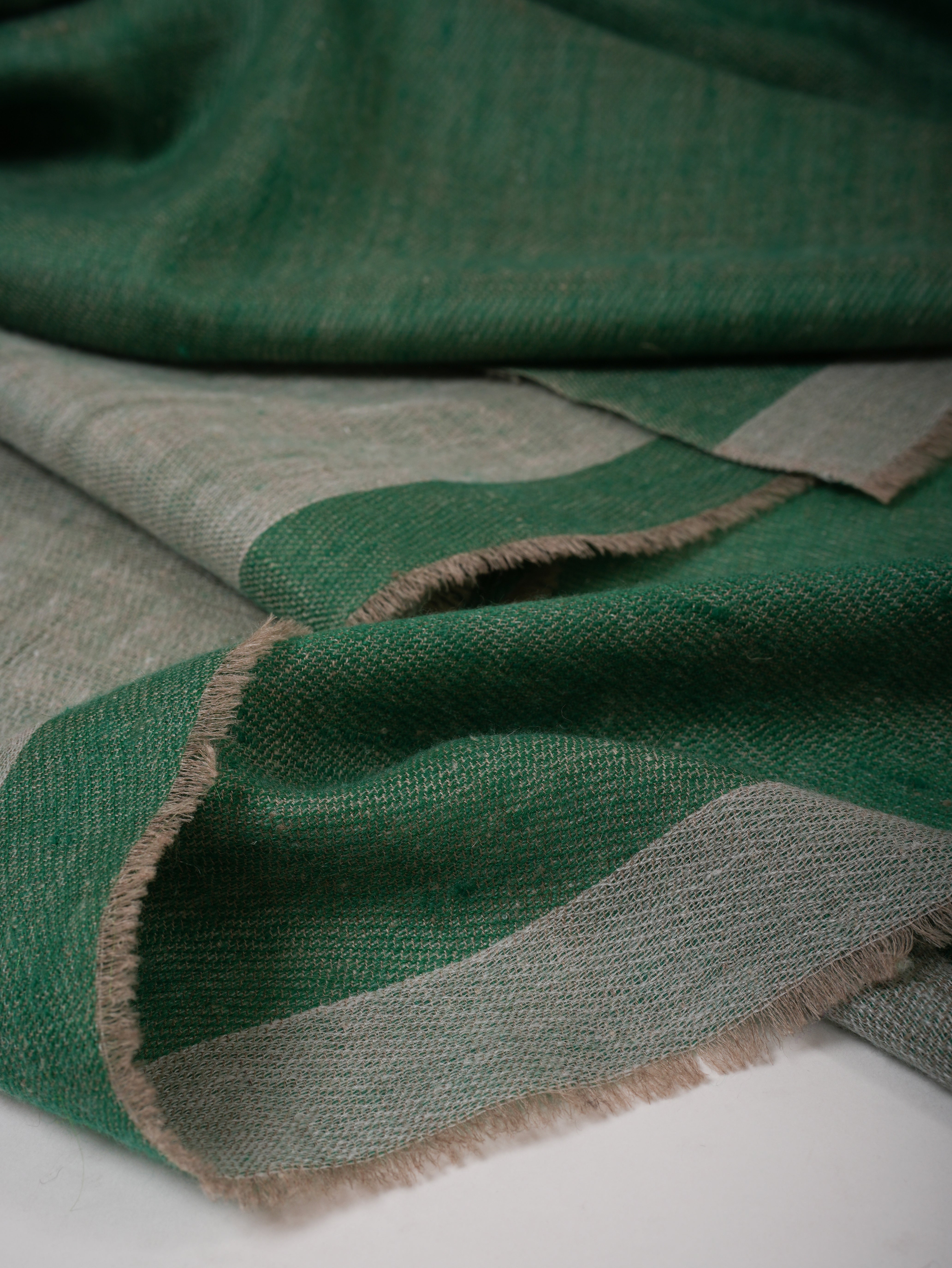 Chal de pashmina suave de tono dual - envoltura de kashmiri de lujo