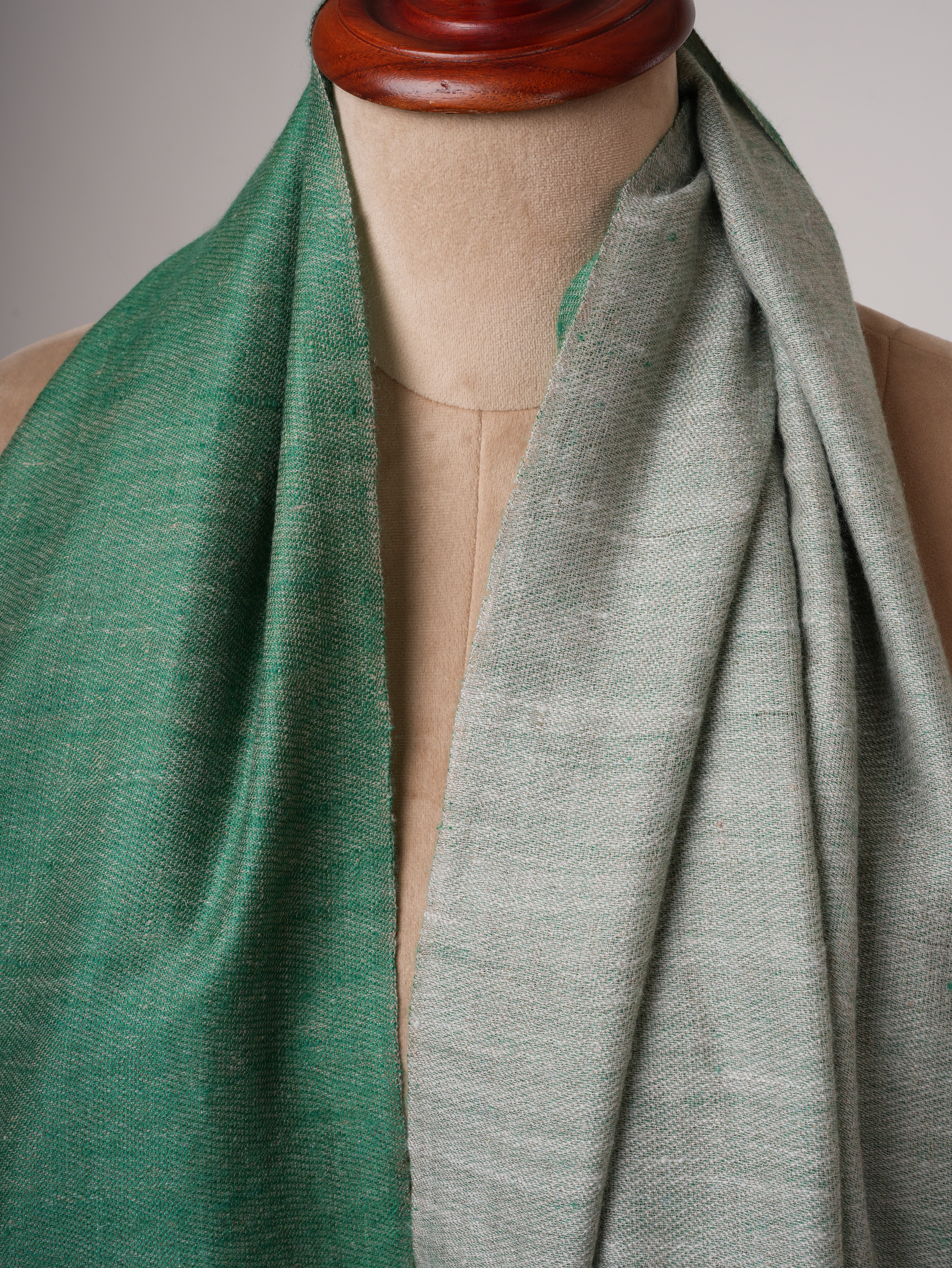 Chal de pashmina suave de tono dual - envoltura de kashmiri de lujo
