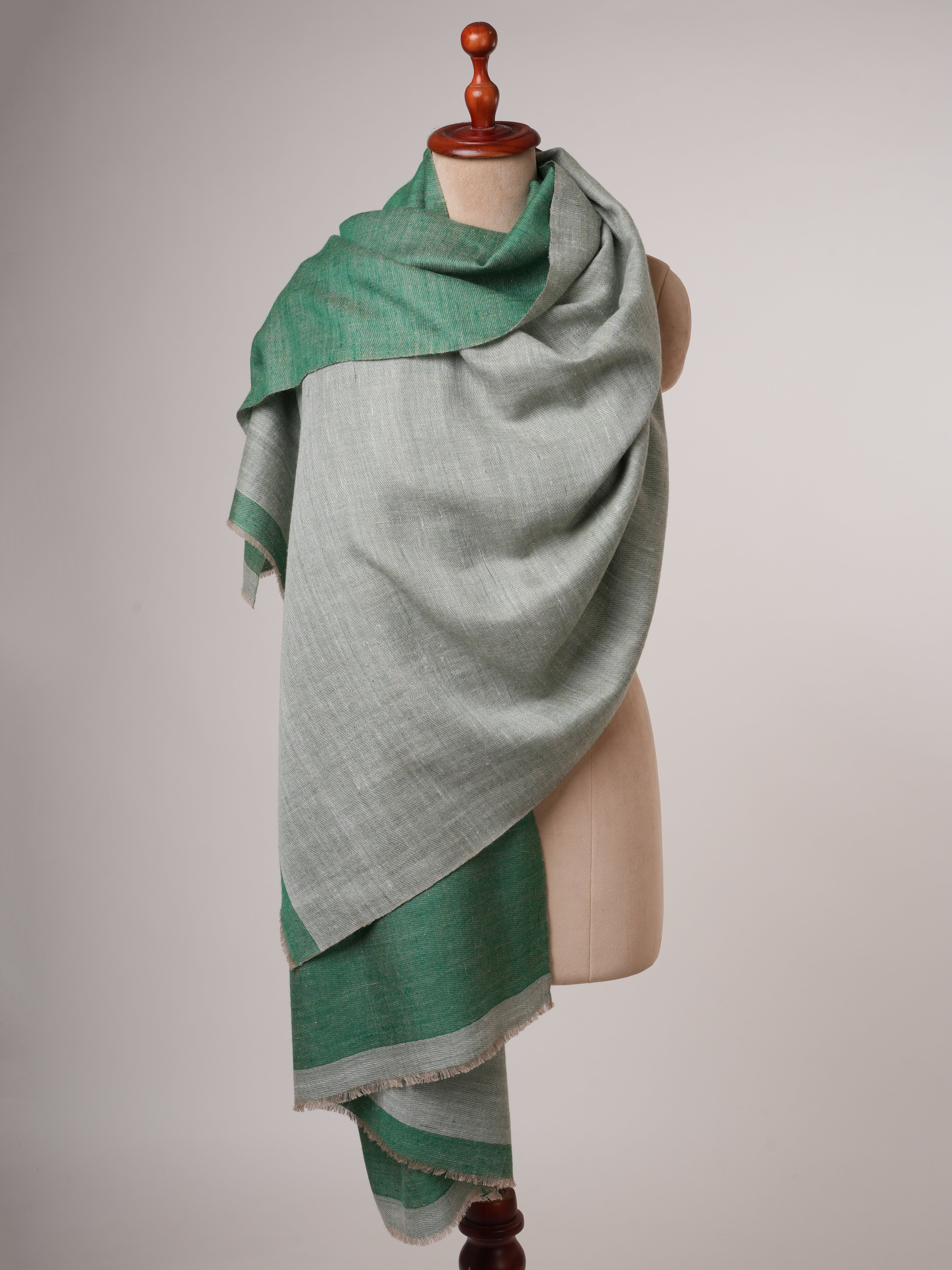 Chal de pashmina suave de tono dual - envoltura de kashmiri de lujo