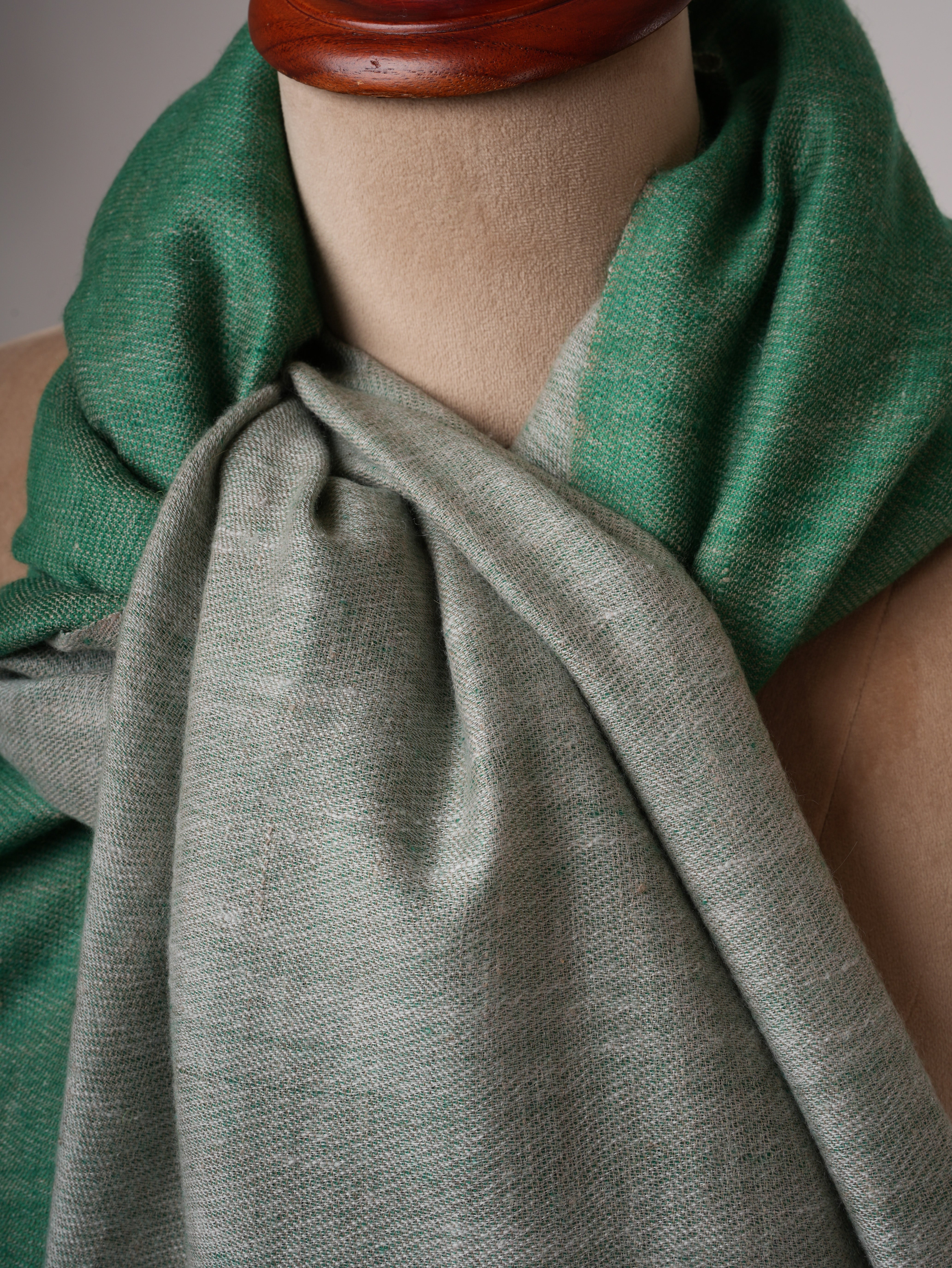 Chal de pashmina suave de tono dual - envoltura de kashmiri de lujo