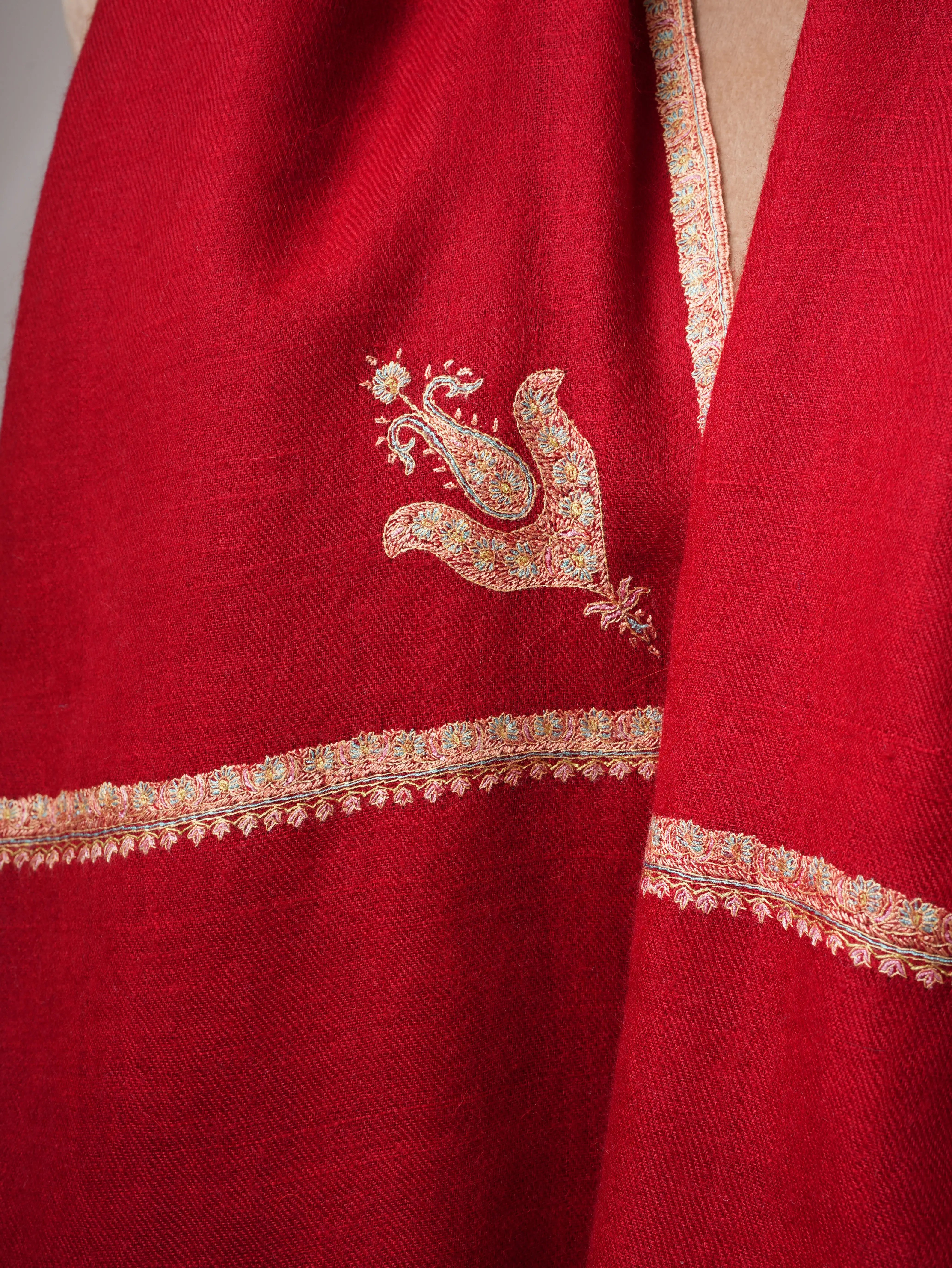 Bail Embroidered Soft Kashmiri Pashmina Shawl – Elegant Handwoven Luxury Shahkaar