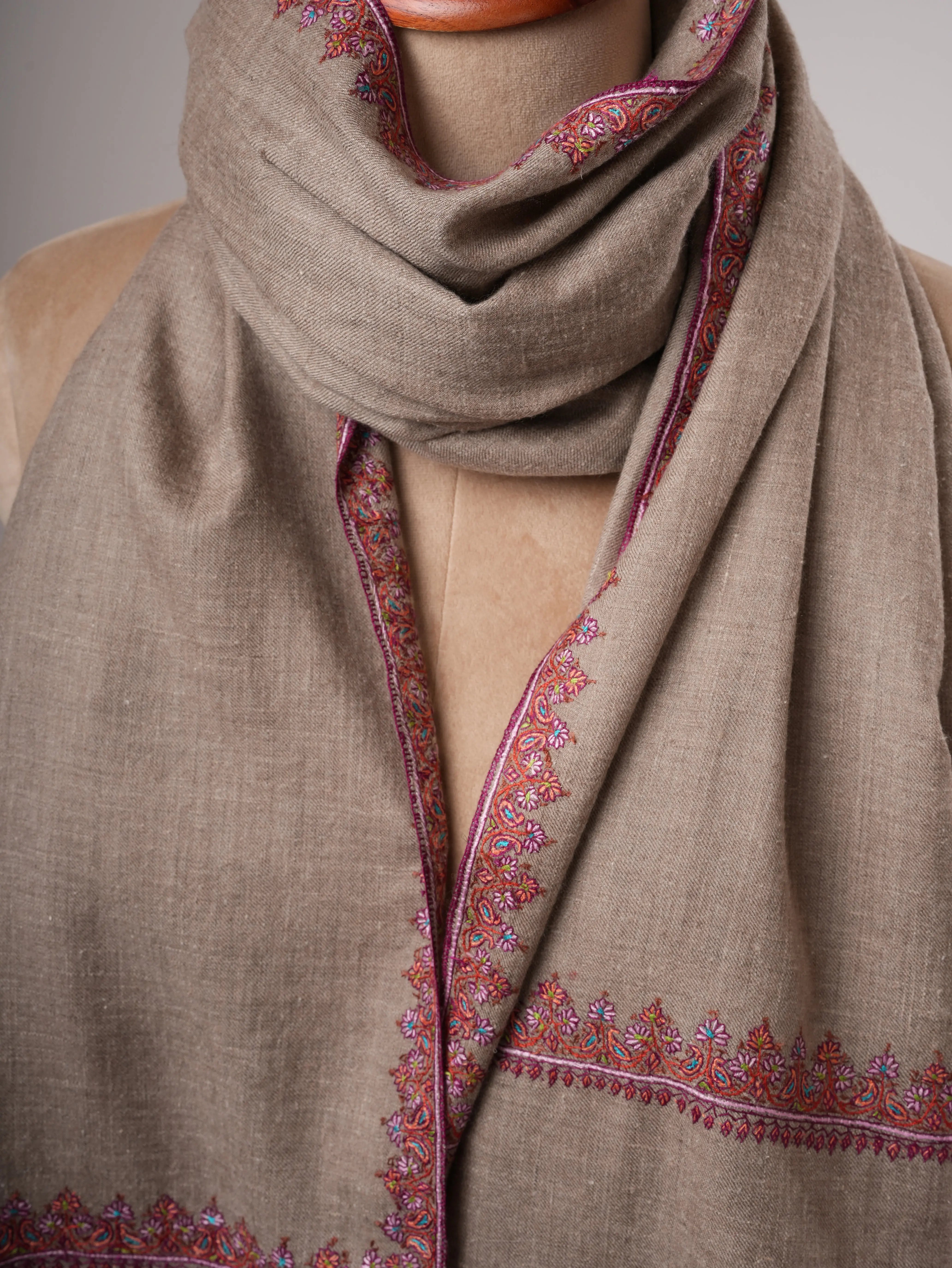 Natural Grey Hashia Embroidered Kashmiri Pashmina Shawl – Timeless Handwoven Luxury Shahkaar