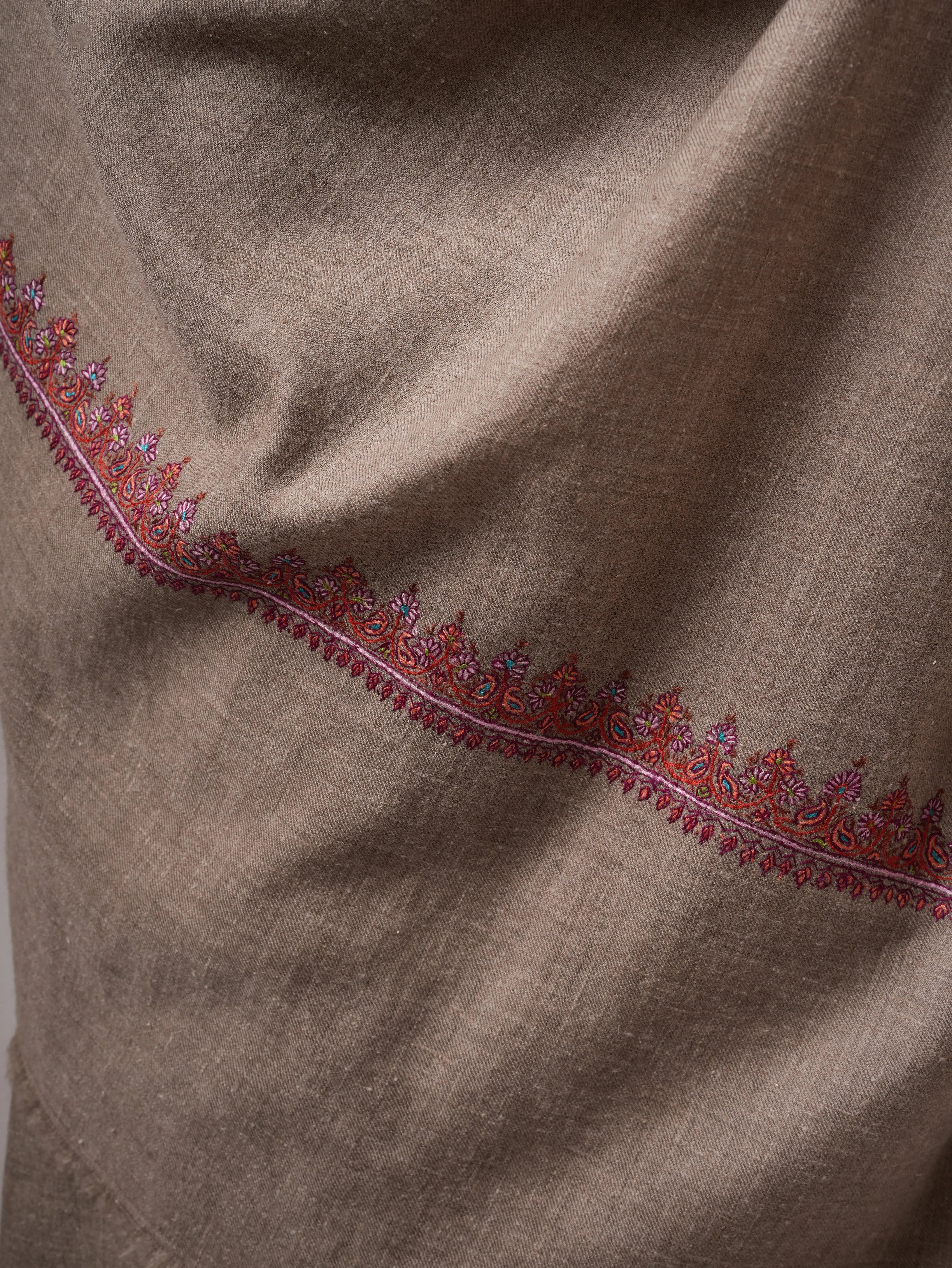 Natural Grey Hashia Embroidered Kashmiri Pashmina Shawl – Timeless Handwoven Luxury Shahkaar