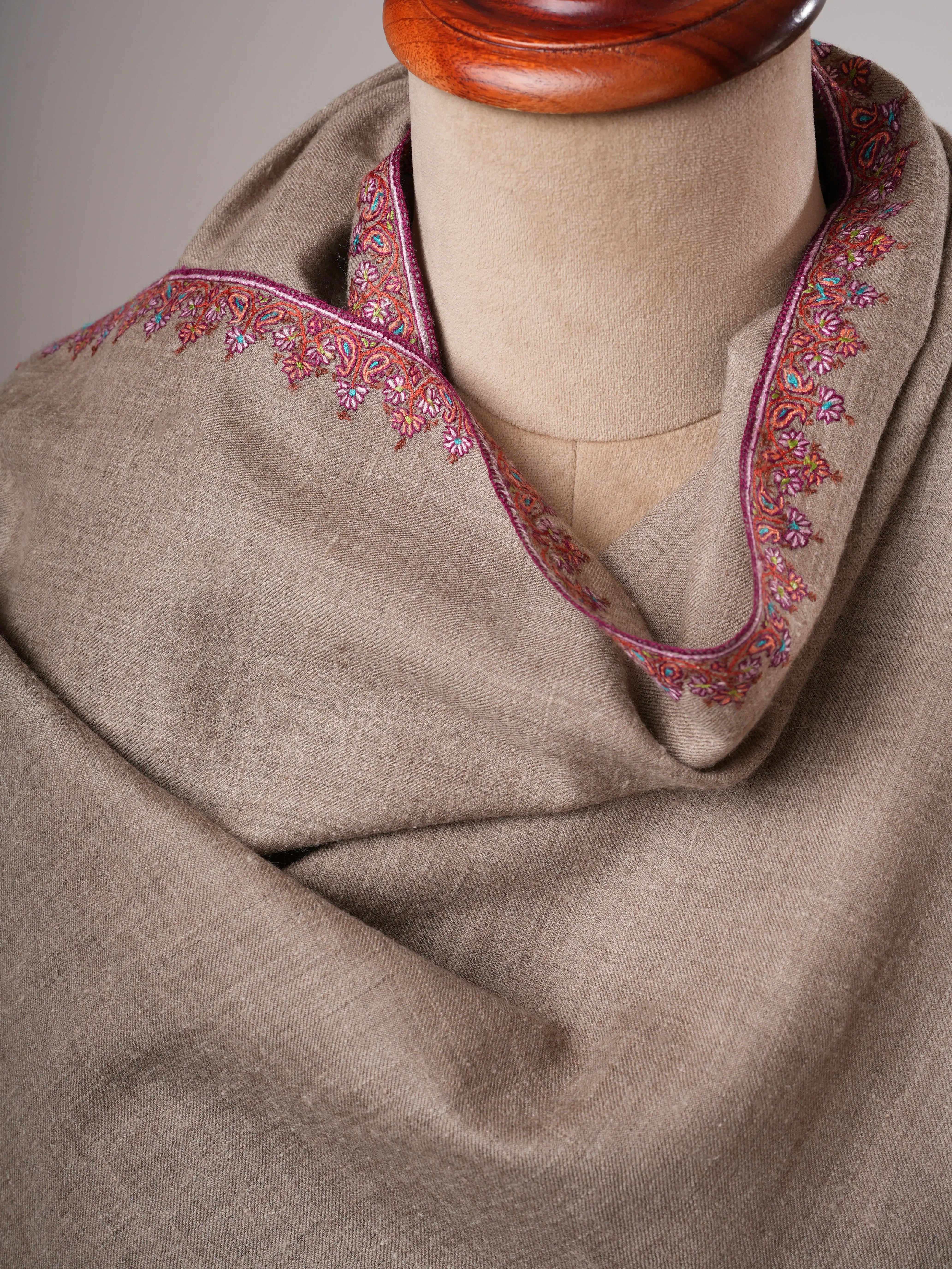 Natural Grey Hashia Embroidered Kashmiri Pashmina Shawl – Timeless Handwoven Luxury Shahkaar